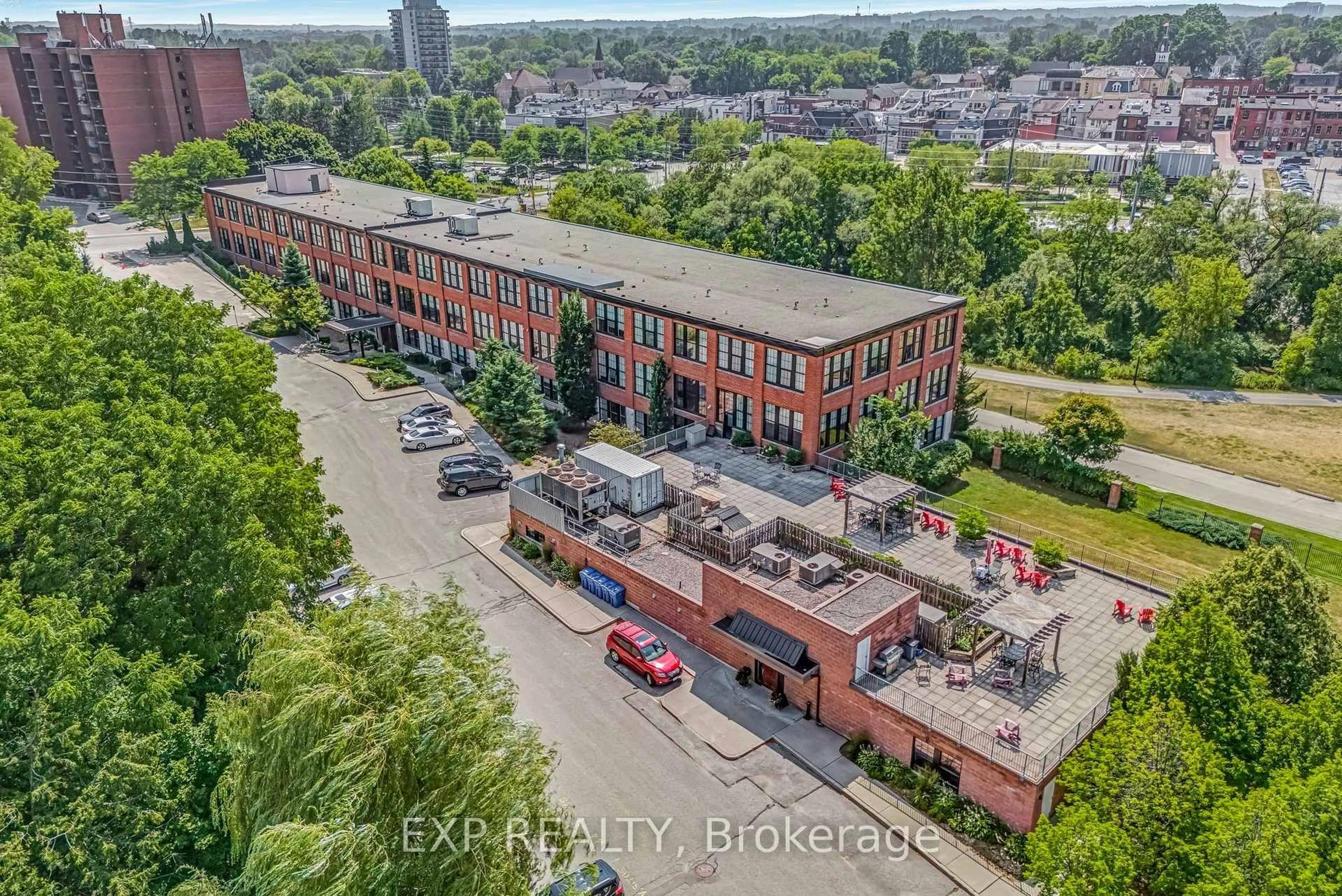 A pic from outside/outdoor area/front of a property/back of a property/a pic from drone, city buildings view from balcony for 543 Timothy St #111, Newmarket Ontario L3Y 1R1