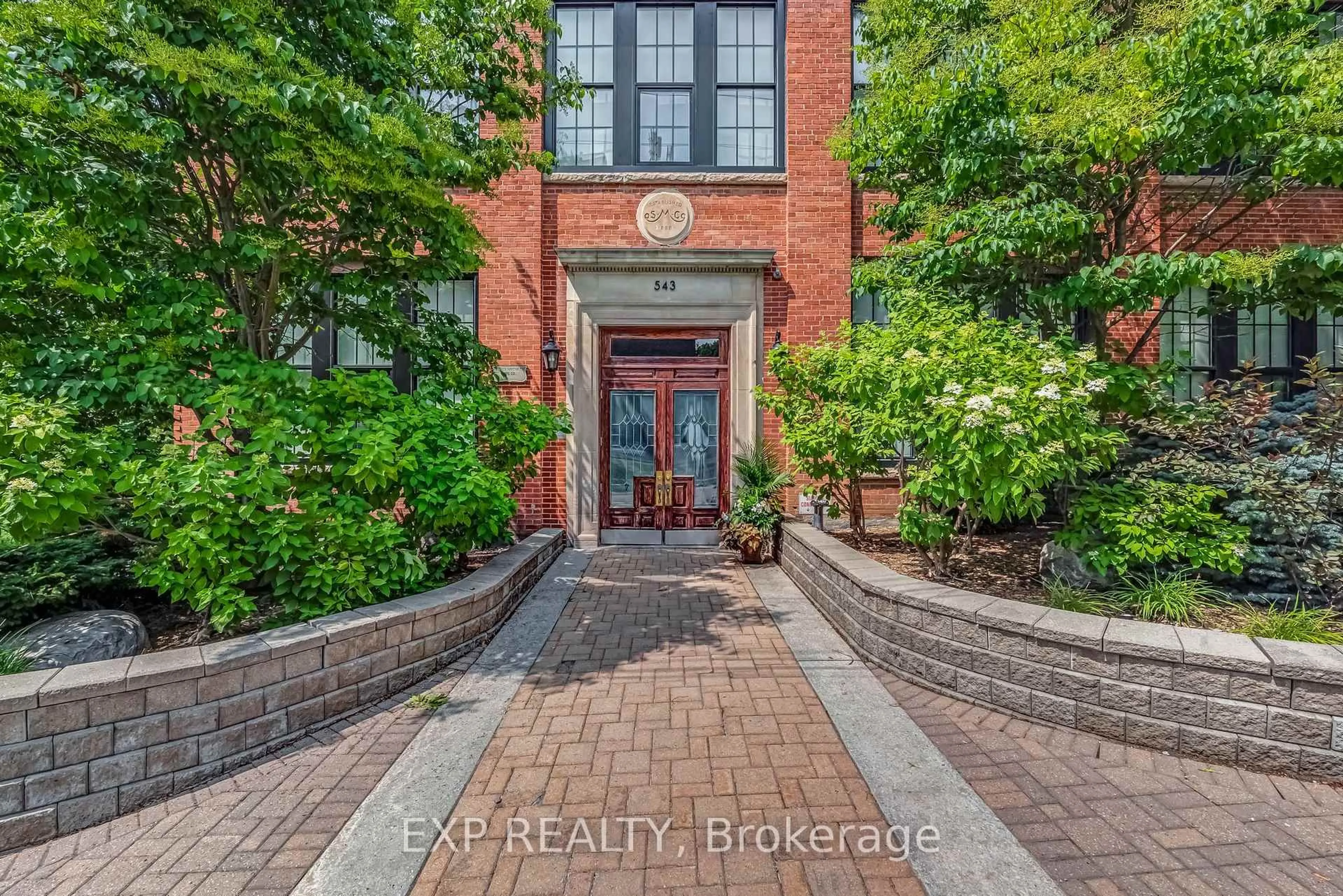 Indoor entryway for 543 Timothy St #111, Newmarket Ontario L3Y 1R1