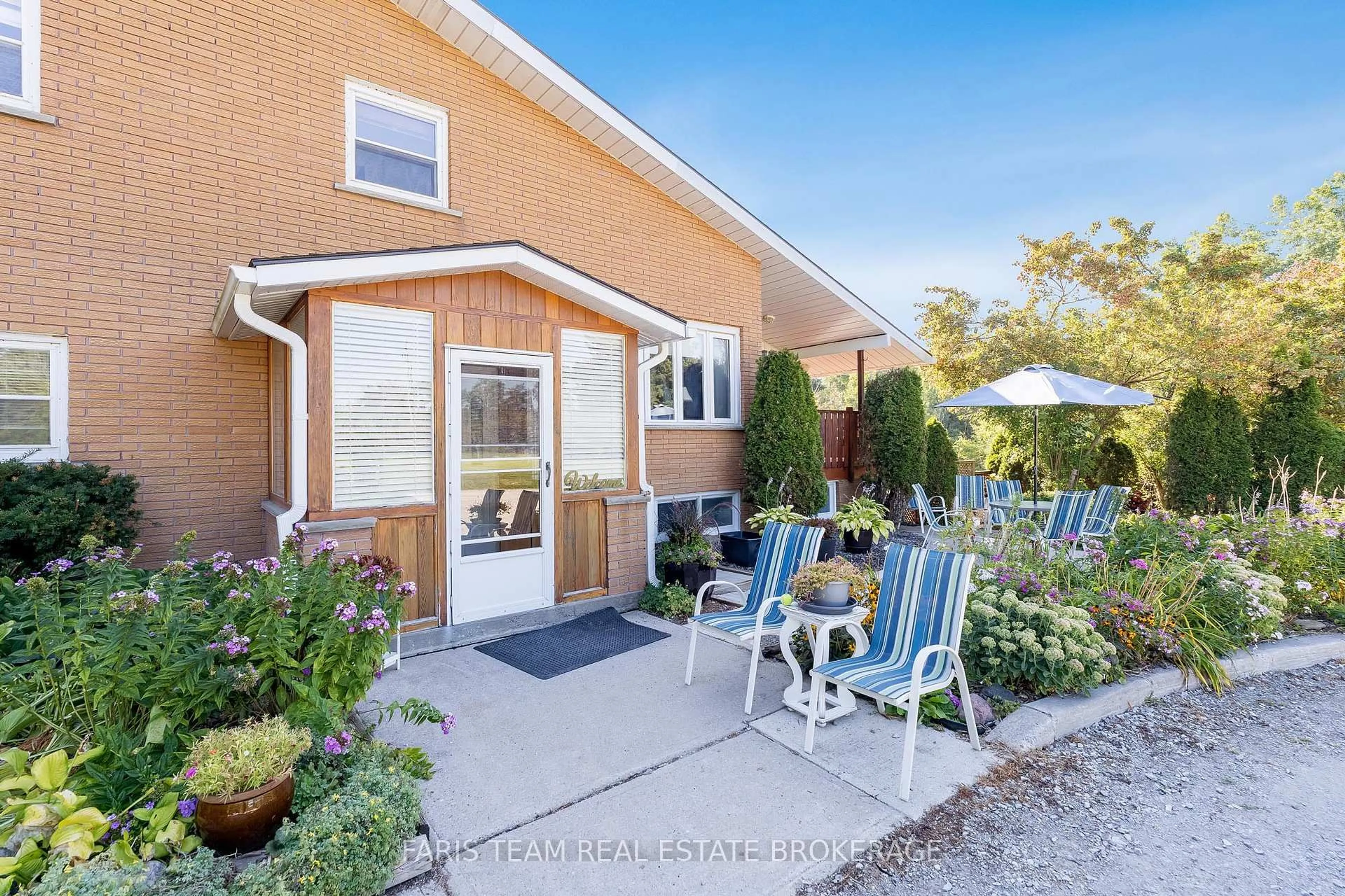 Patio, street for 6695 10 Sdrd, Innisfil Ontario L0L 1K0