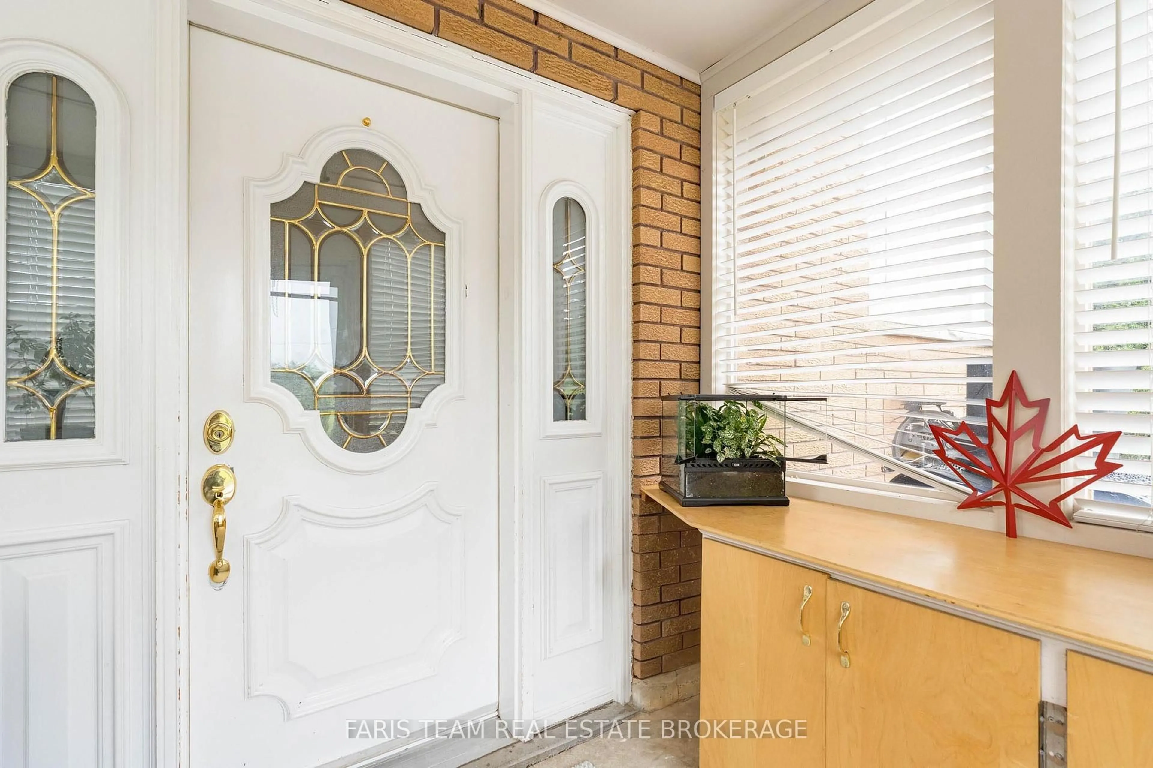 Indoor entryway for 6695 10 Sdrd, Innisfil Ontario L0L 1K0