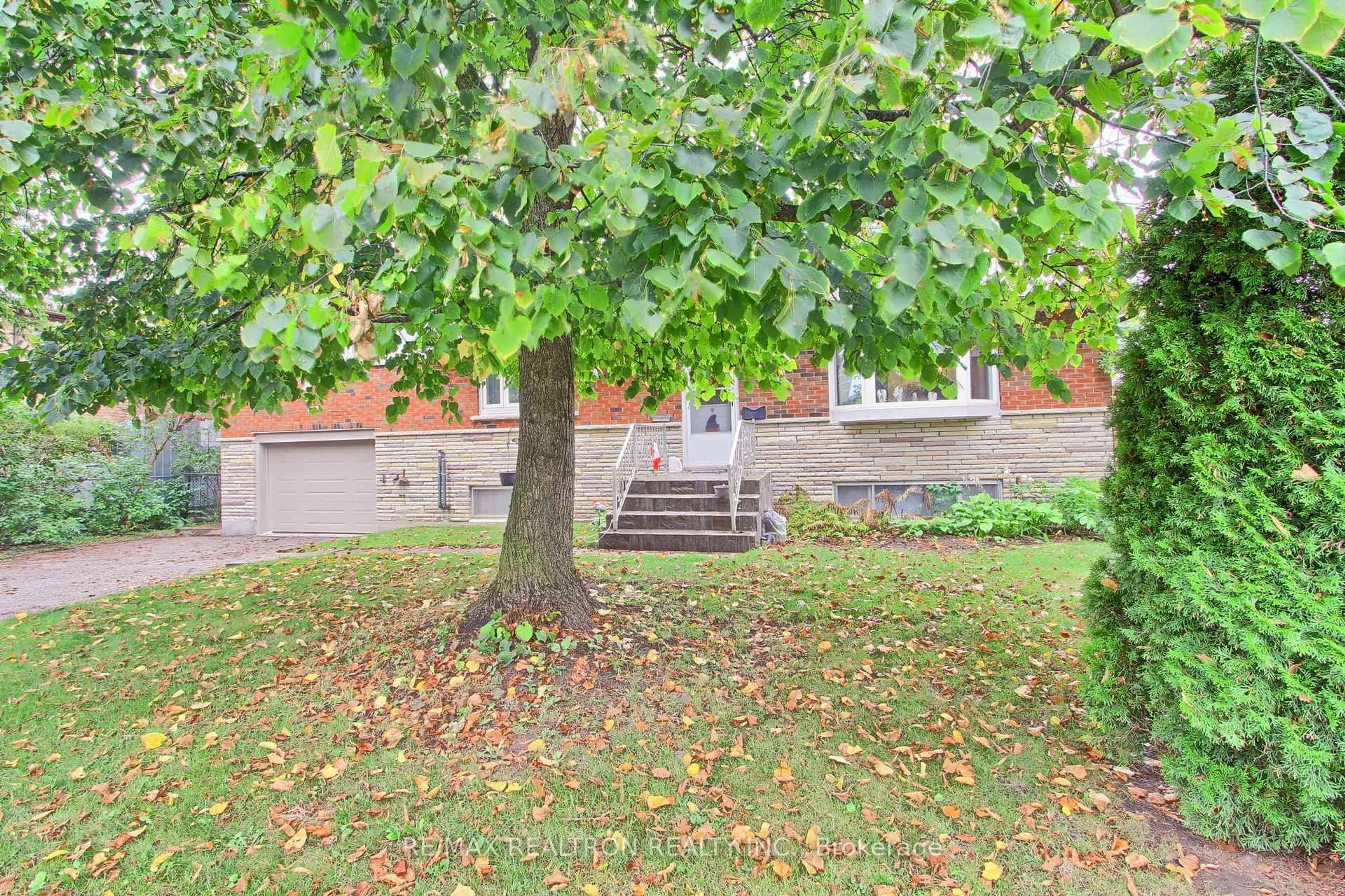 Patio, street for 157 Maplegrove Ave, Bradford West Gwillimbury Ontario L3Z 1S9