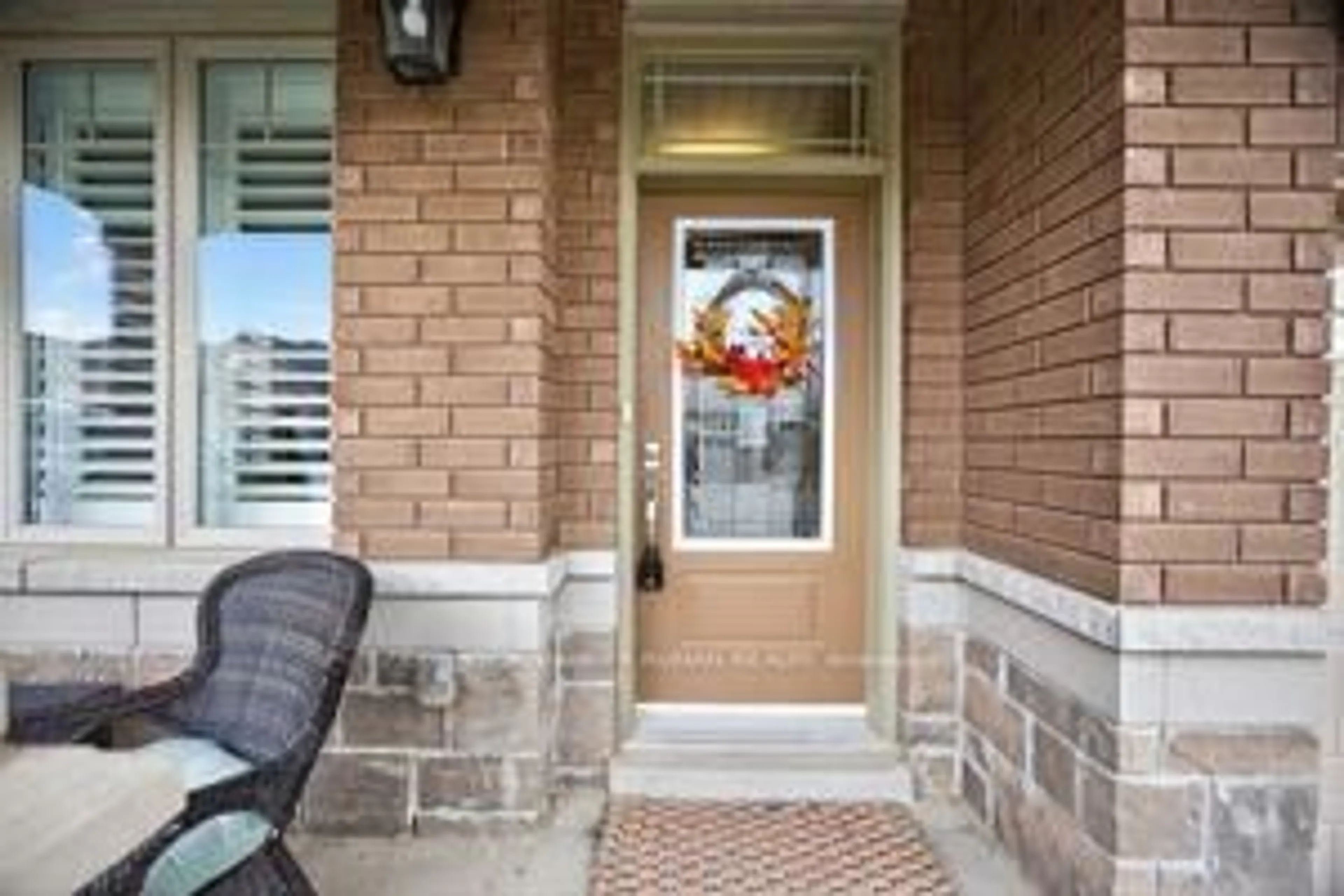 Indoor entryway for 10-73 Summerhill Dr, New Tecumseth Ontario L9R 0S5