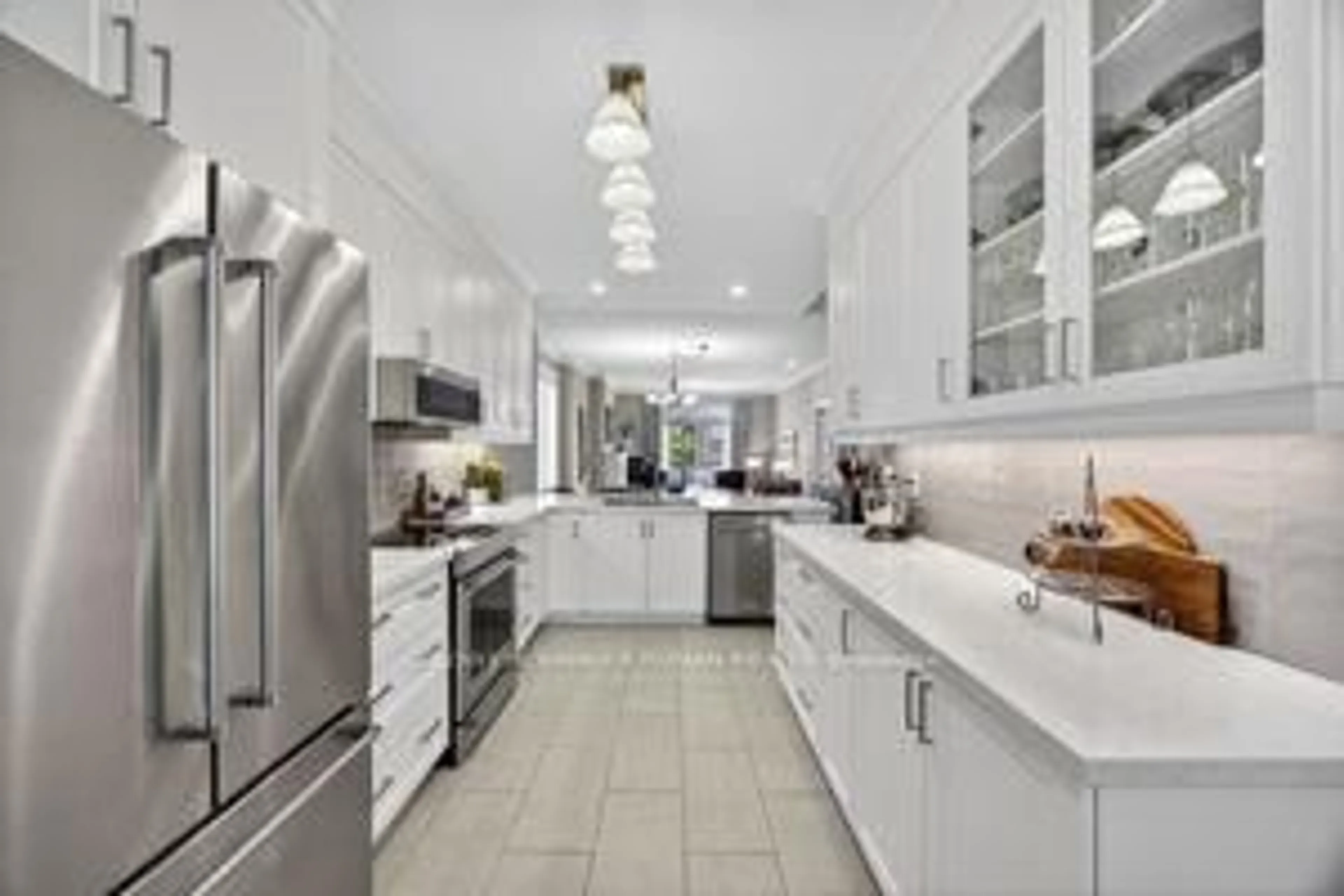 Contemporary kitchen, ceramic/tile floor for 10-73 Summerhill Dr, New Tecumseth Ontario L9R 0S5