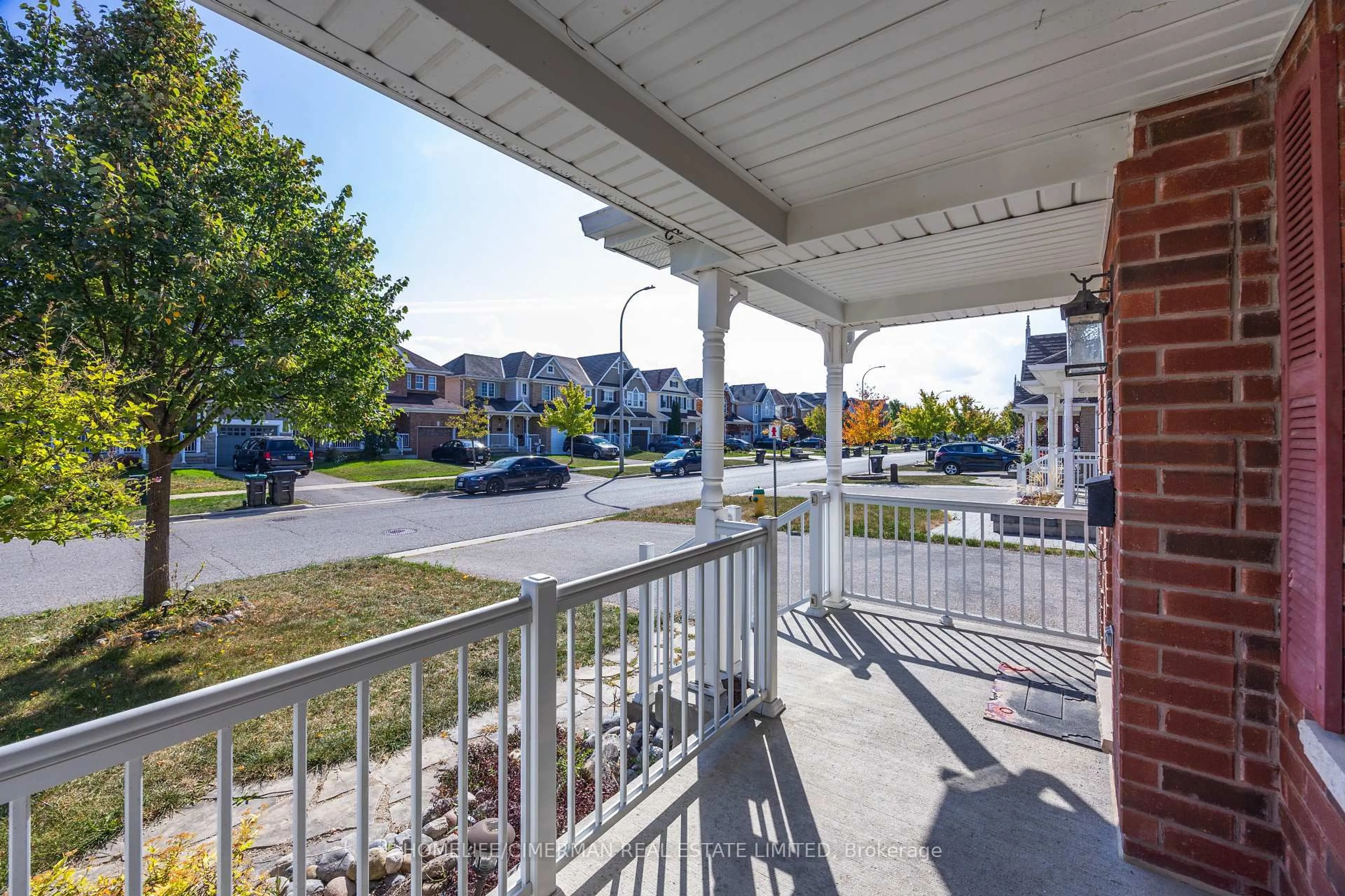 Patio, street for 208 Shephard Ave, New Tecumseth Ontario L9R 0K1