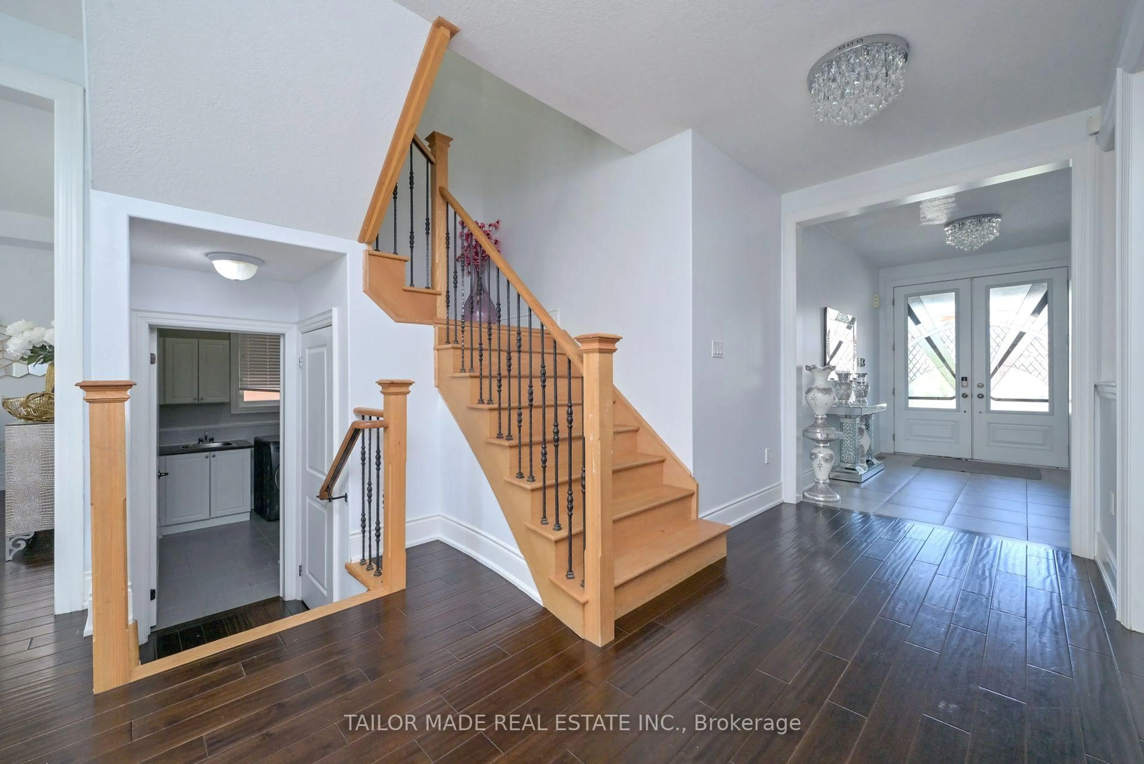 Stairs for 73 Morrison Ave, New Tecumseth Ontario L9R 0H5