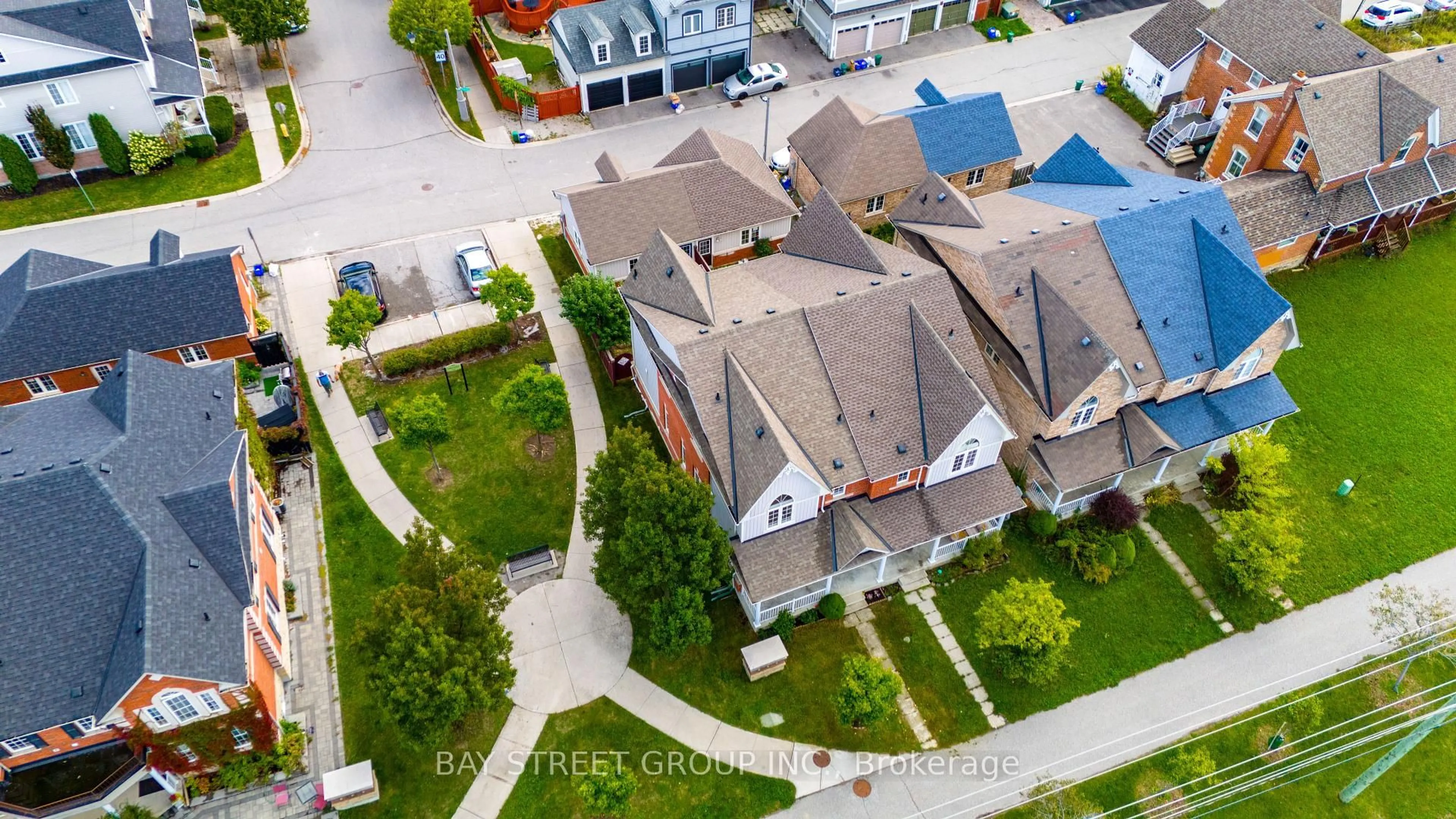 A pic from outside/outdoor area/front of a property/back of a property/a pic from drone, street for 38 Pike Lane, Markham Ontario L6B 1G3