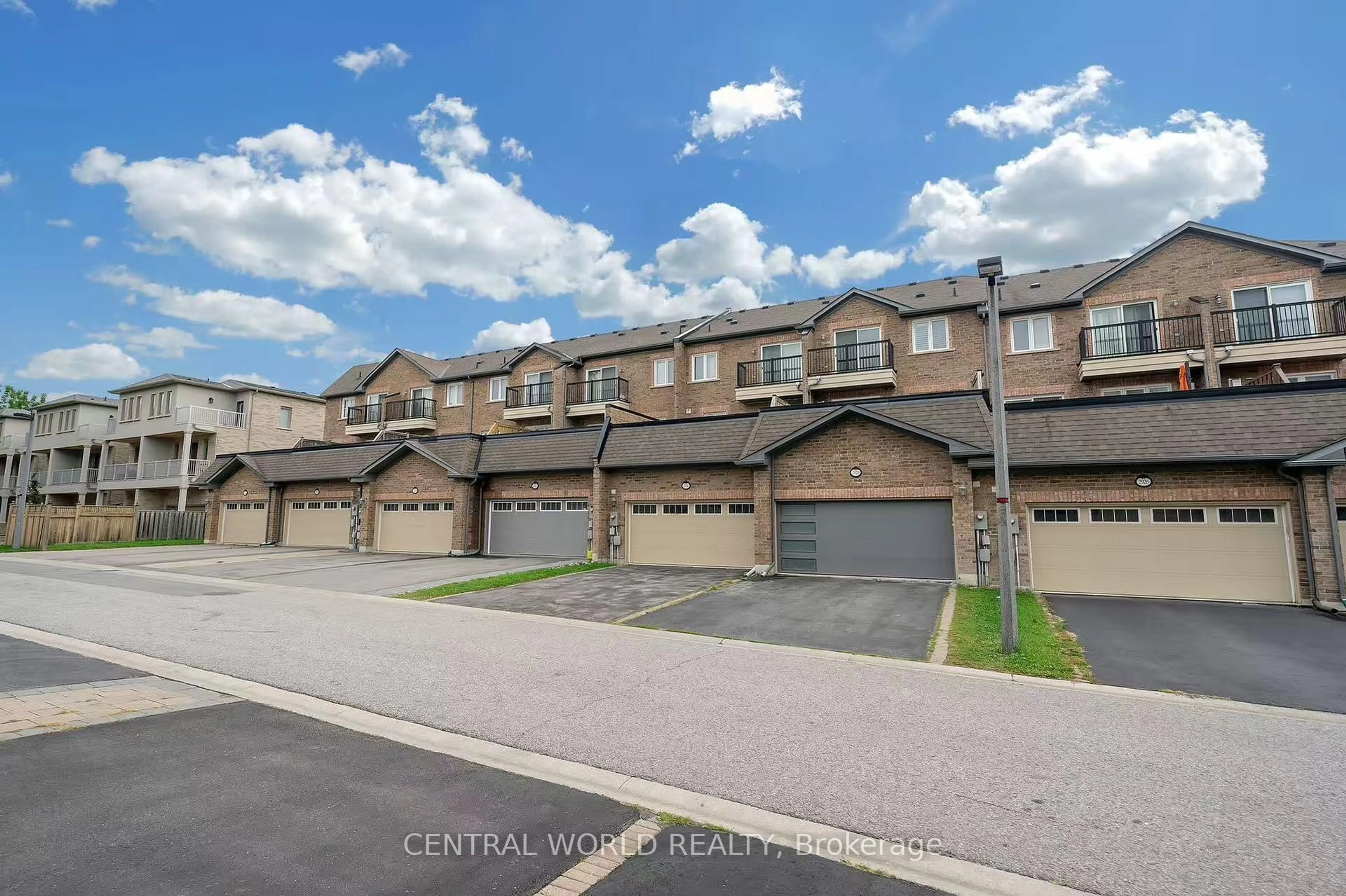 A pic from outside/outdoor area/front of a property/back of a property/a pic from drone, street for 2928 Elgin Mills Rd, Markham Ontario L6C 0E5
