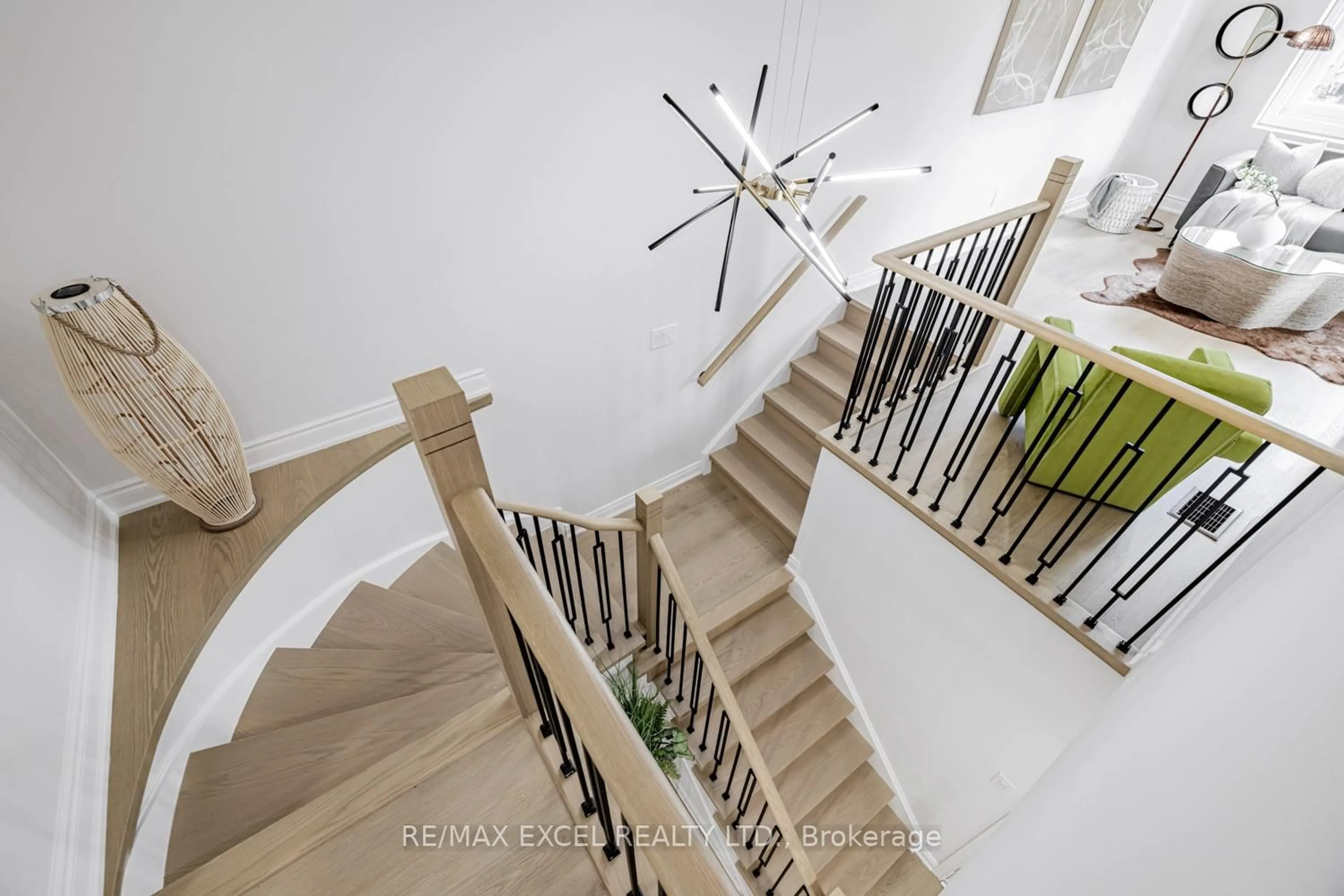 Stairs for 112 October Lane, Aurora Ontario L4G 6Z8