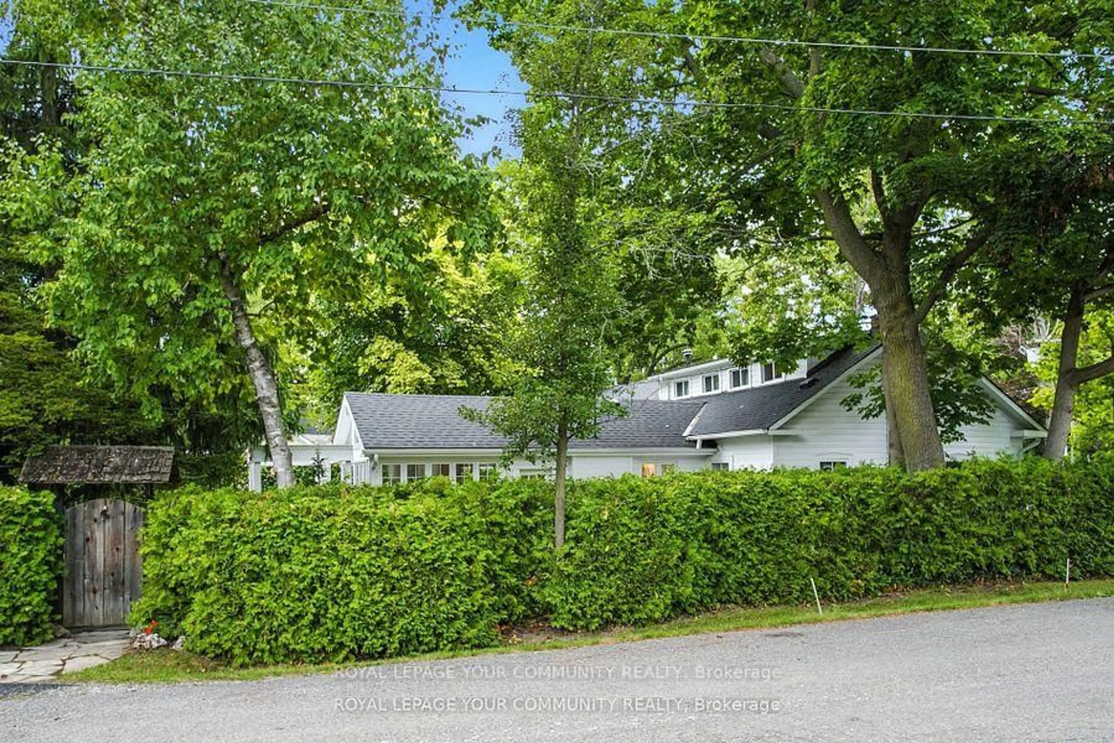 A pic from outside/outdoor area/front of a property/back of a property/a pic from drone, street for 39 Colborne St, Markham Ontario L3T 1Z4