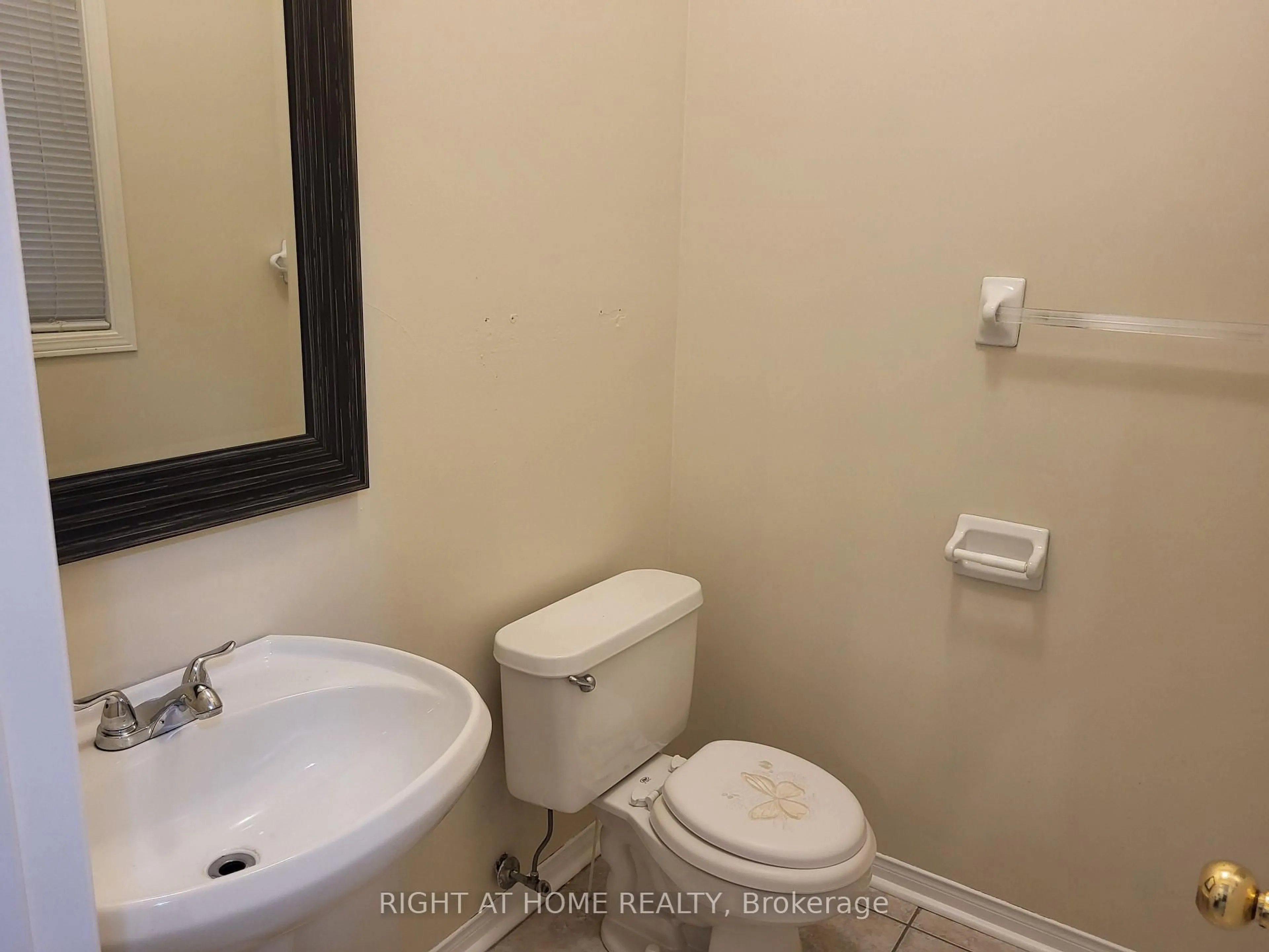 Standard bathroom, unknown for 1964 Emerald Crt, Innisfil Ontario L9S 2A1