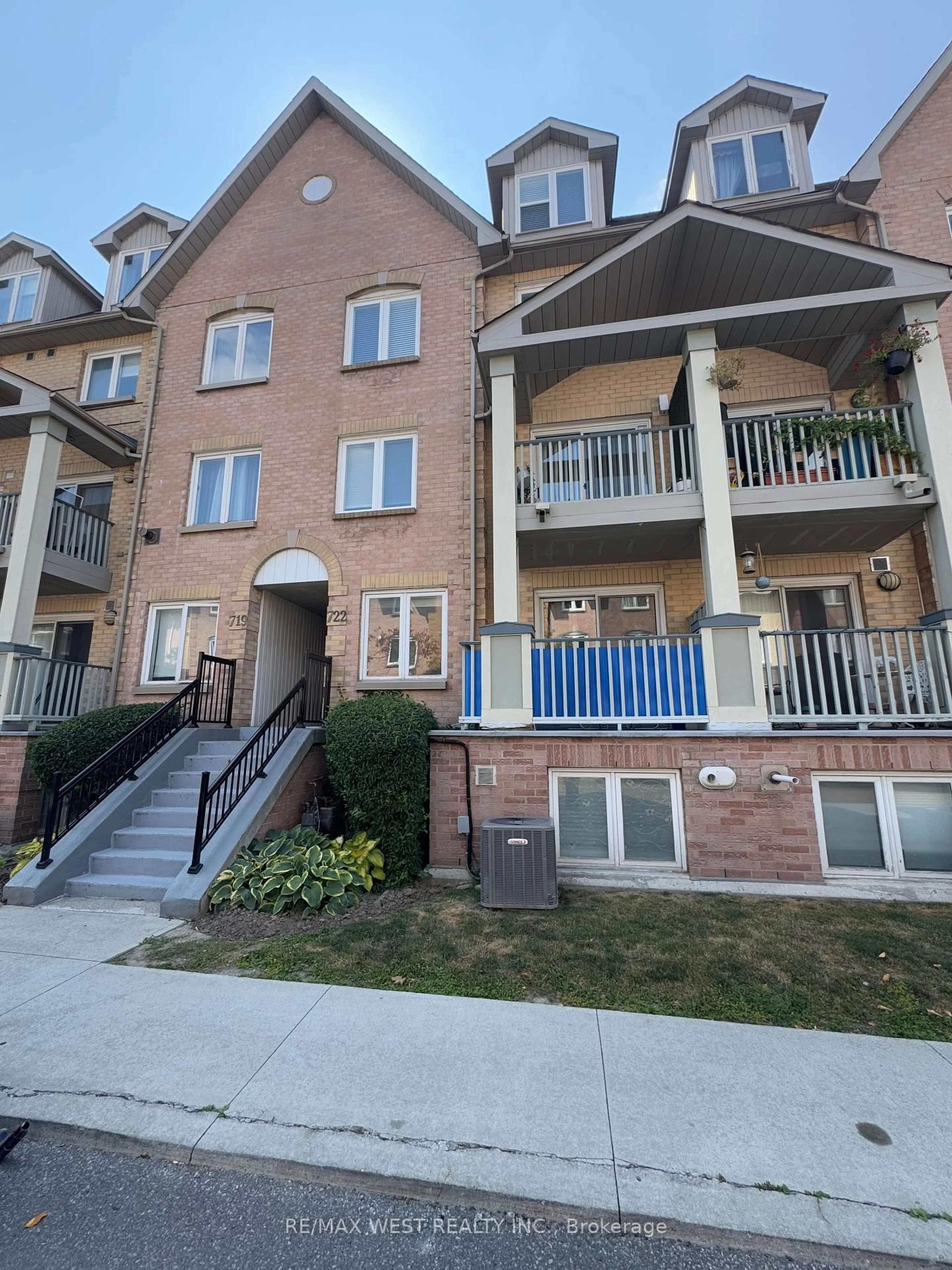 Unknown for 75 Weldrick Rd #722, Richmond Hill Ontario L4C 0H9