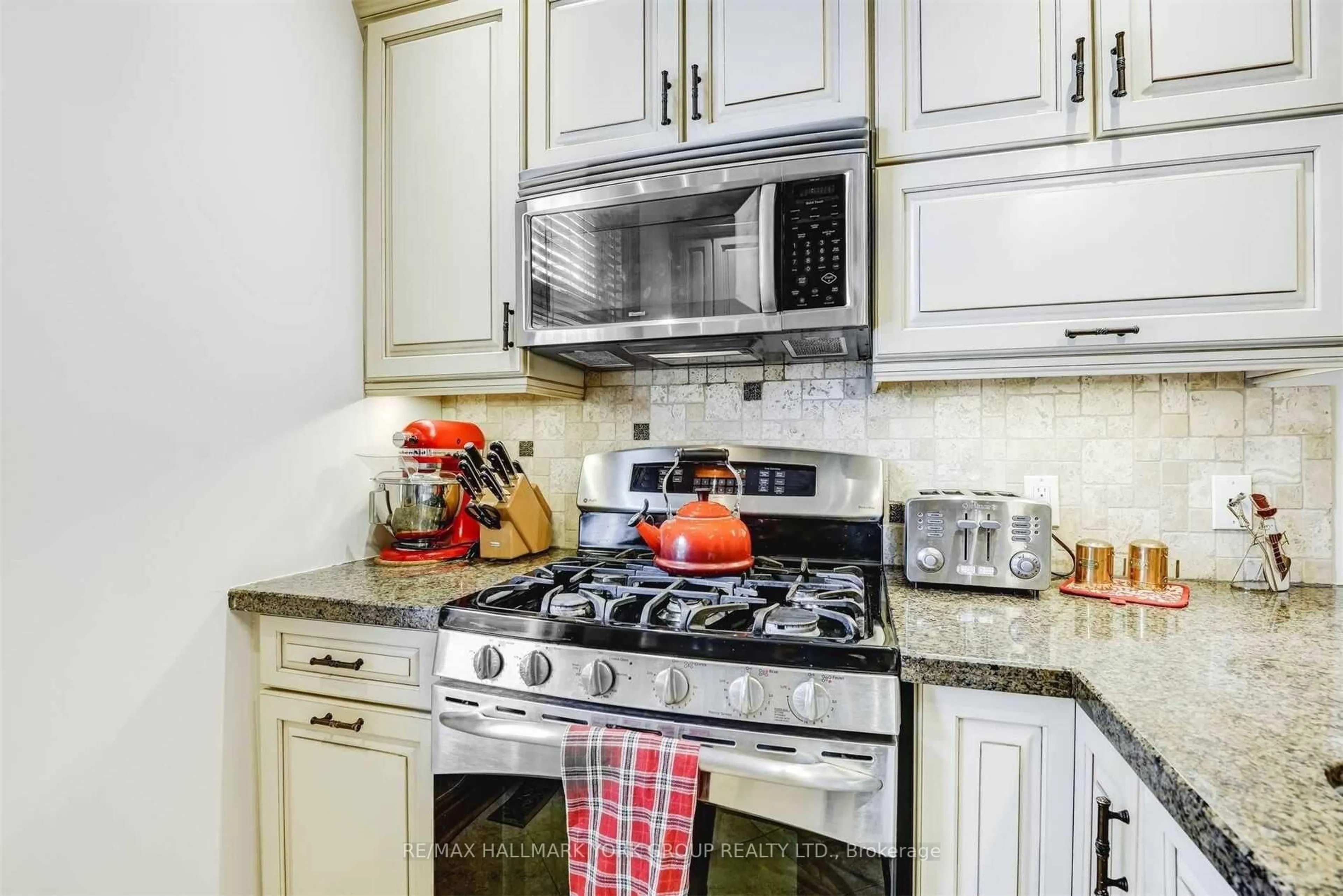 Standard kitchen, ceramic/tile floor for 6 Church St, King Ontario L0G 1T0