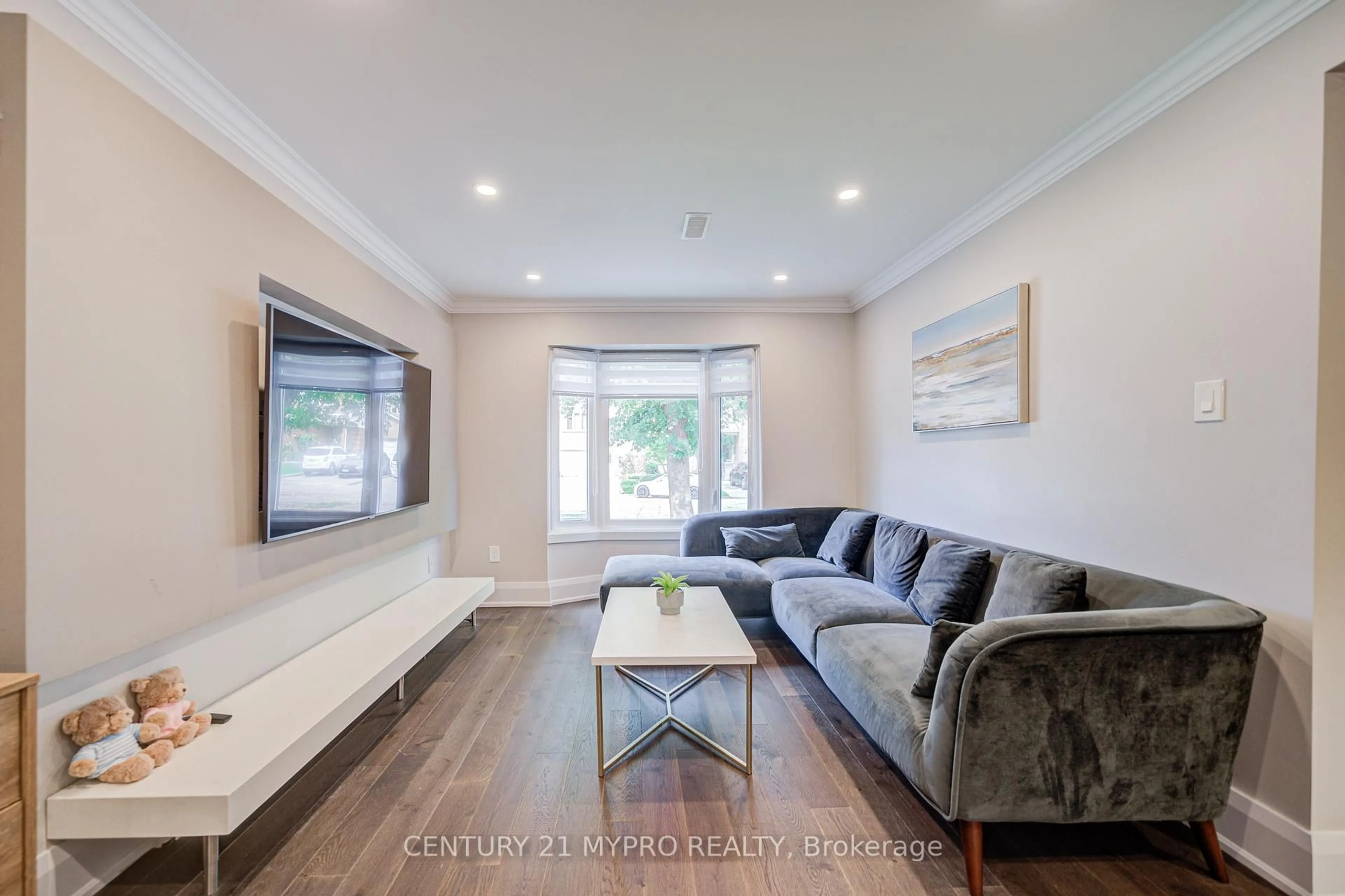 Living room with furniture, wood/laminate floor for 11 Sundown Crt, Vaughan Ontario L4J 3V4