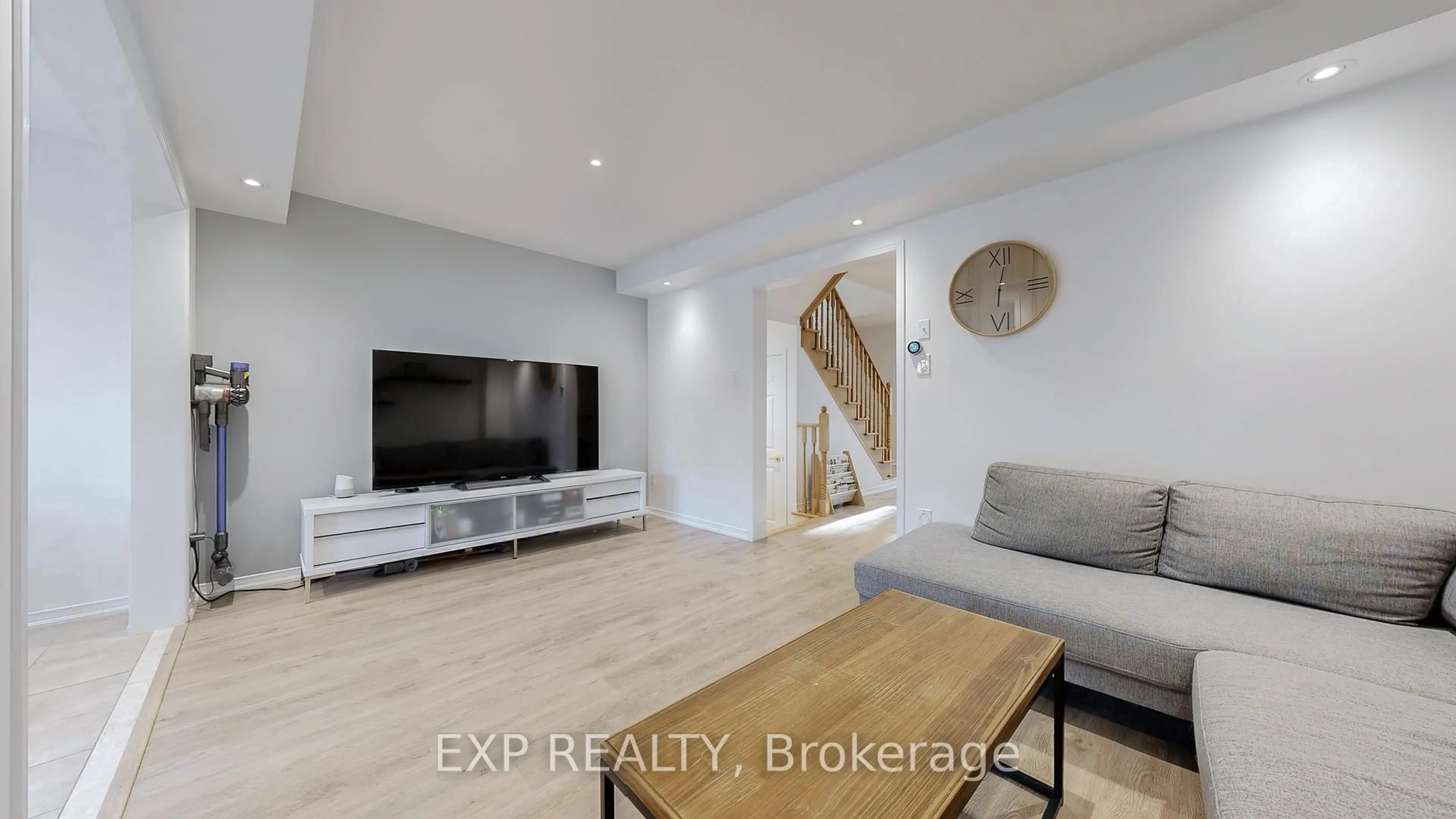 Living room with furniture, unknown for 208 Lageer Dr, Whitchurch-Stouffville Ontario L4A 0X1