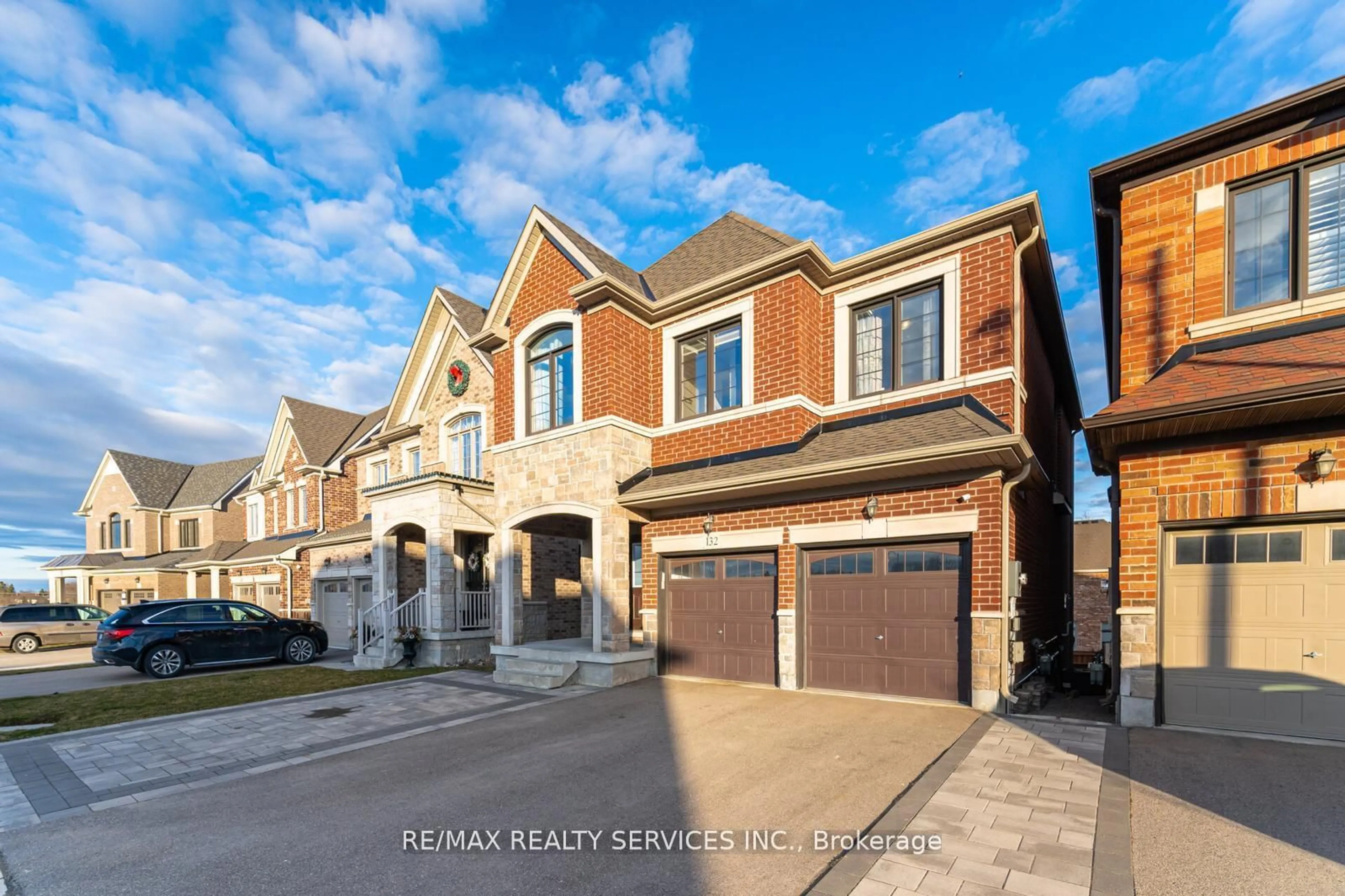 Home with brick exterior material, street for 132 Meadow Vista Cres, East Gwillimbury Ontario L9N 0T4