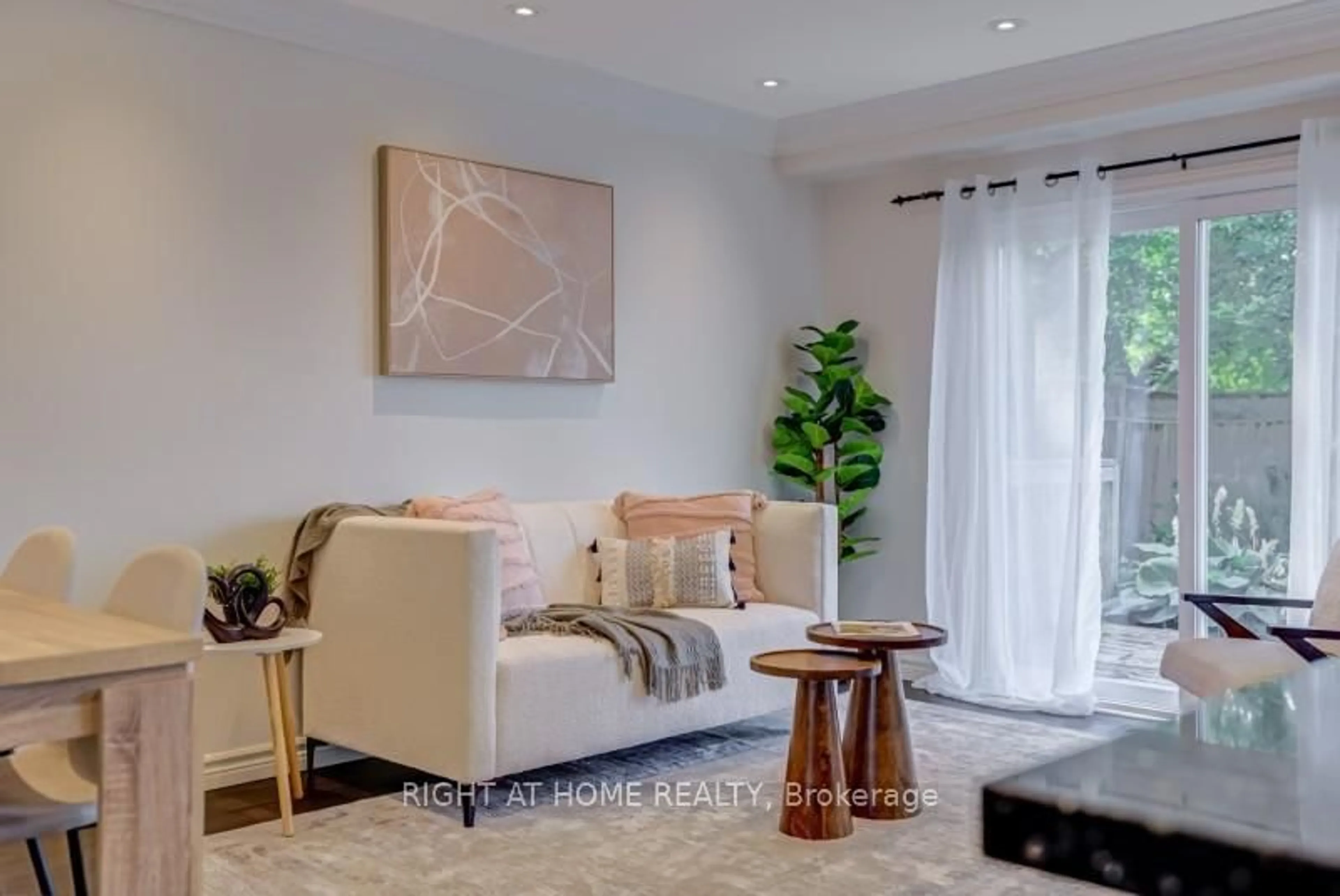 Living room with furniture, unknown for 742 Beman Dr, Newmarket Ontario L3Y 4Z2