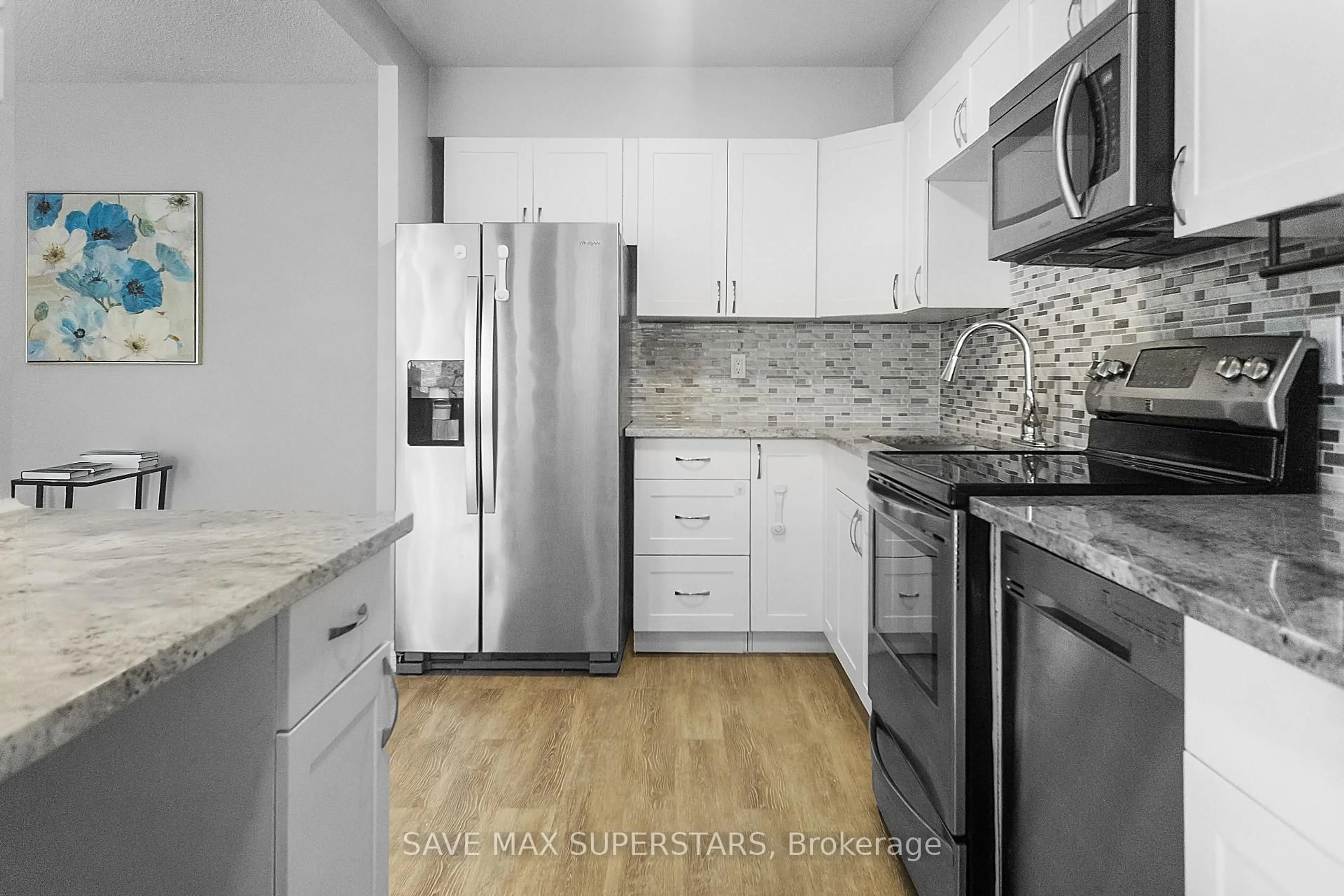 Standard kitchen, ceramic/tile floor for 50 Baif Blvd #501, Richmond Hill Ontario L4C 5L1