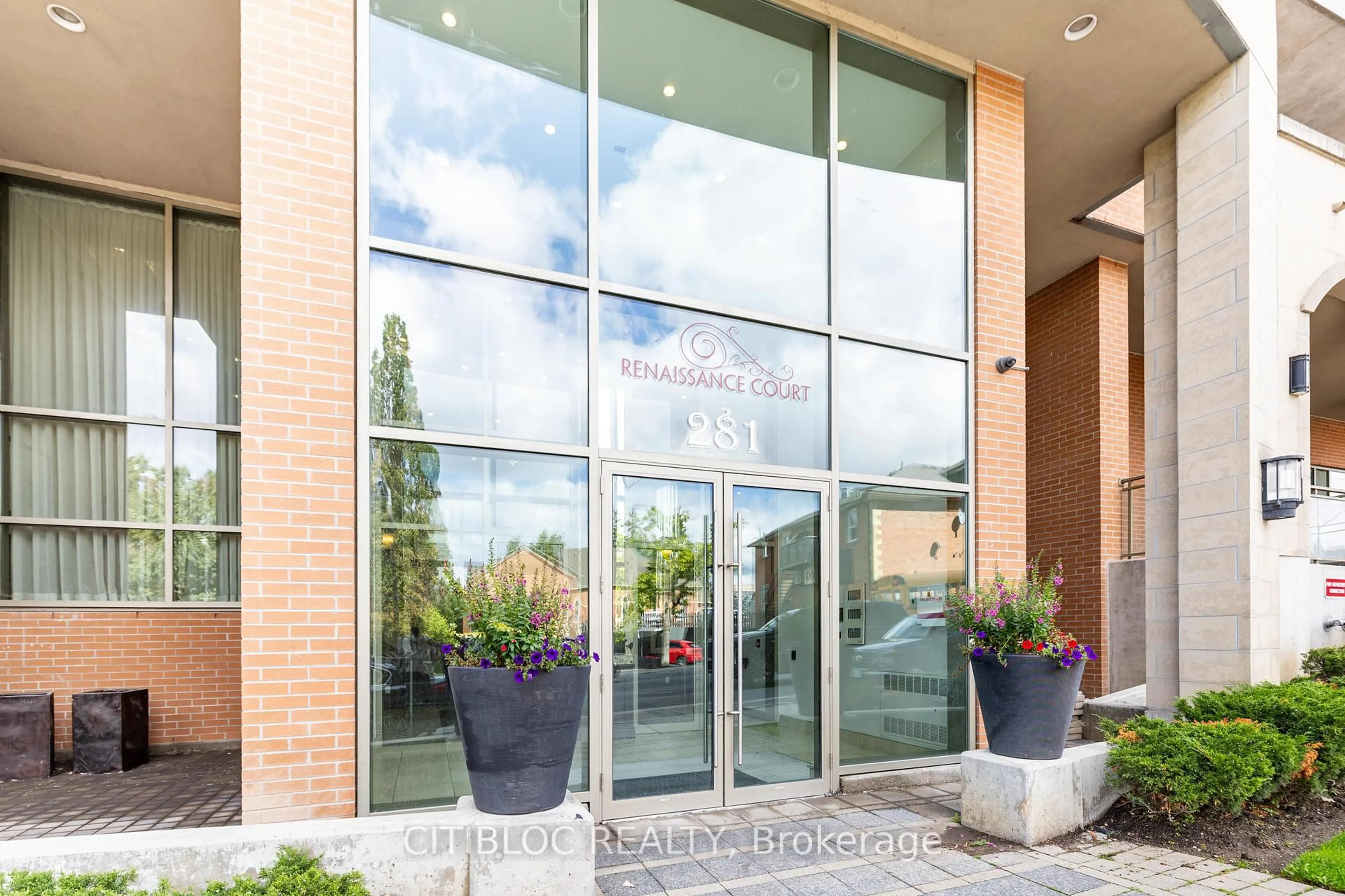 Indoor foyer for 281 Woodbridge Ave #205, Vaughan Ontario L4L 0C6