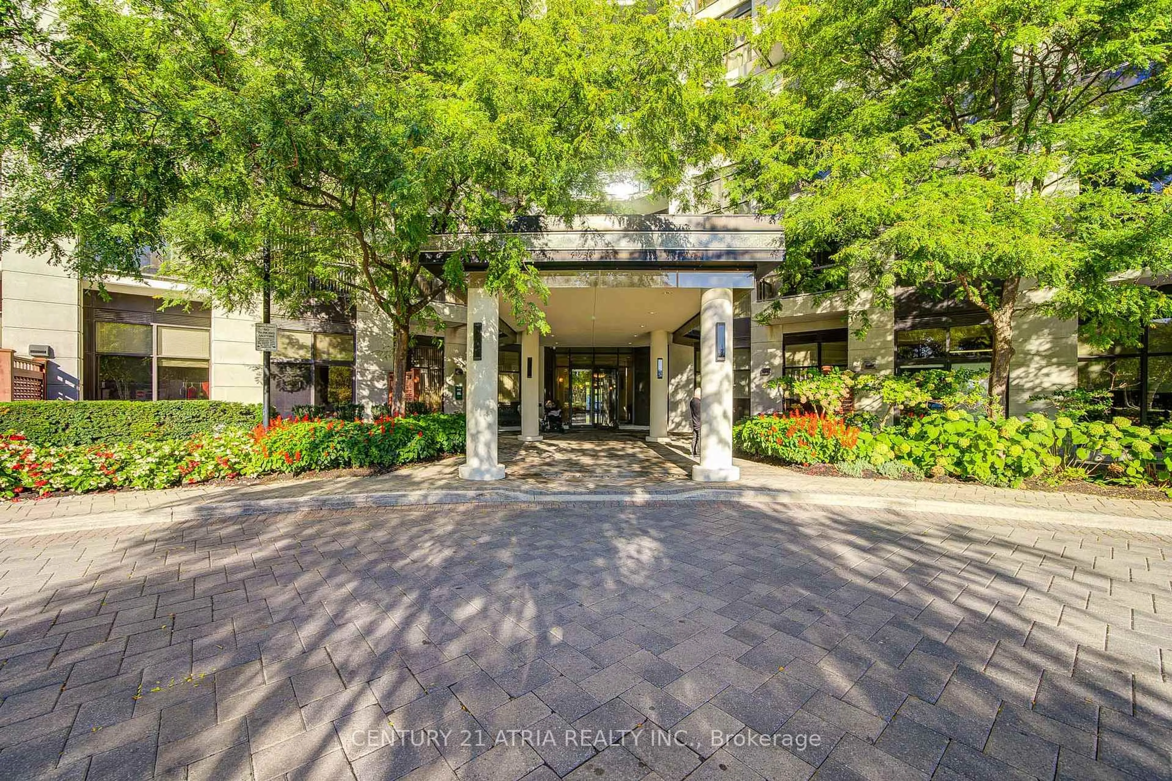 Indoor foyer for 18 Harding Blvd #308, Richmond Hill Ontario L4C 0T3