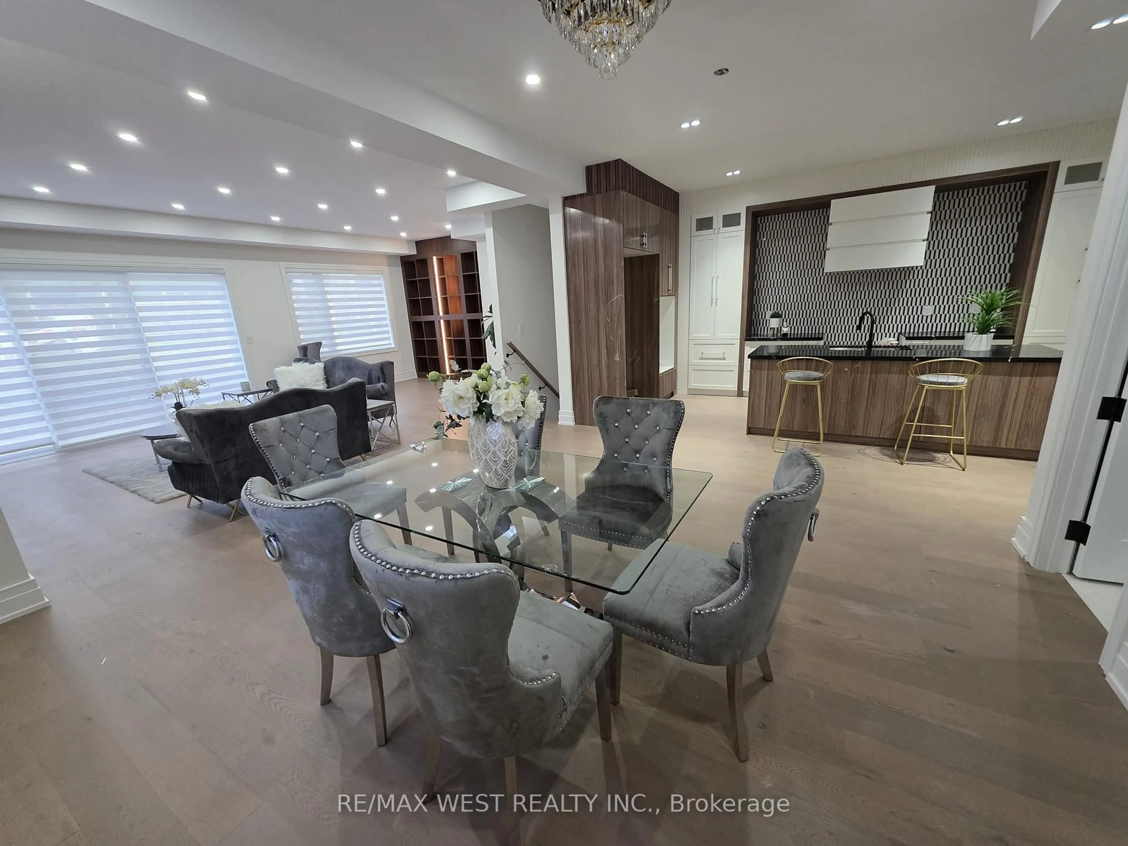 Dining room, unknown for 103 Gurnett St, Aurora Ontario L4G 1P5