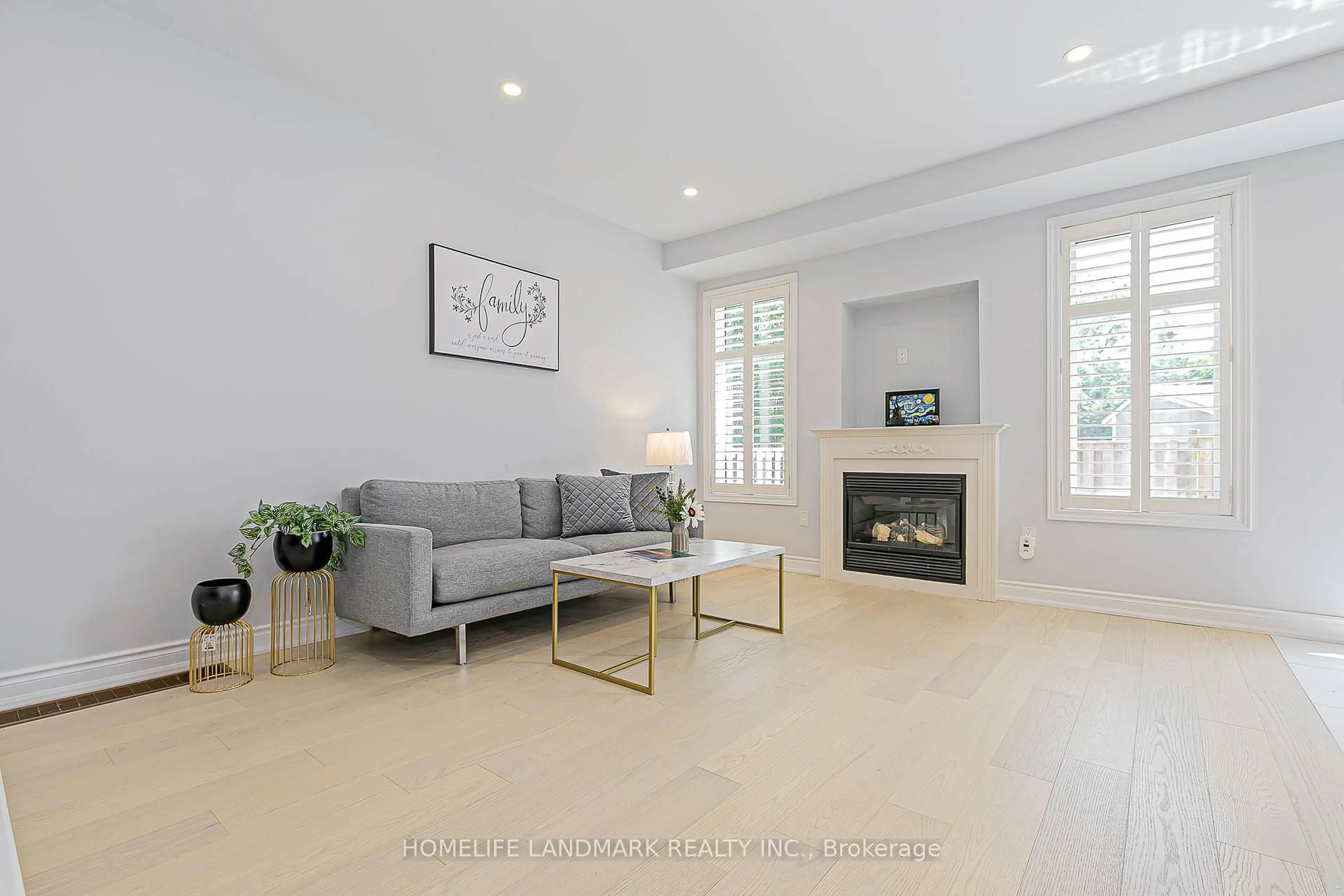 Living room with furniture, unknown for 9 Longwood Ave, Richmond Hill Ontario L4E 4B1