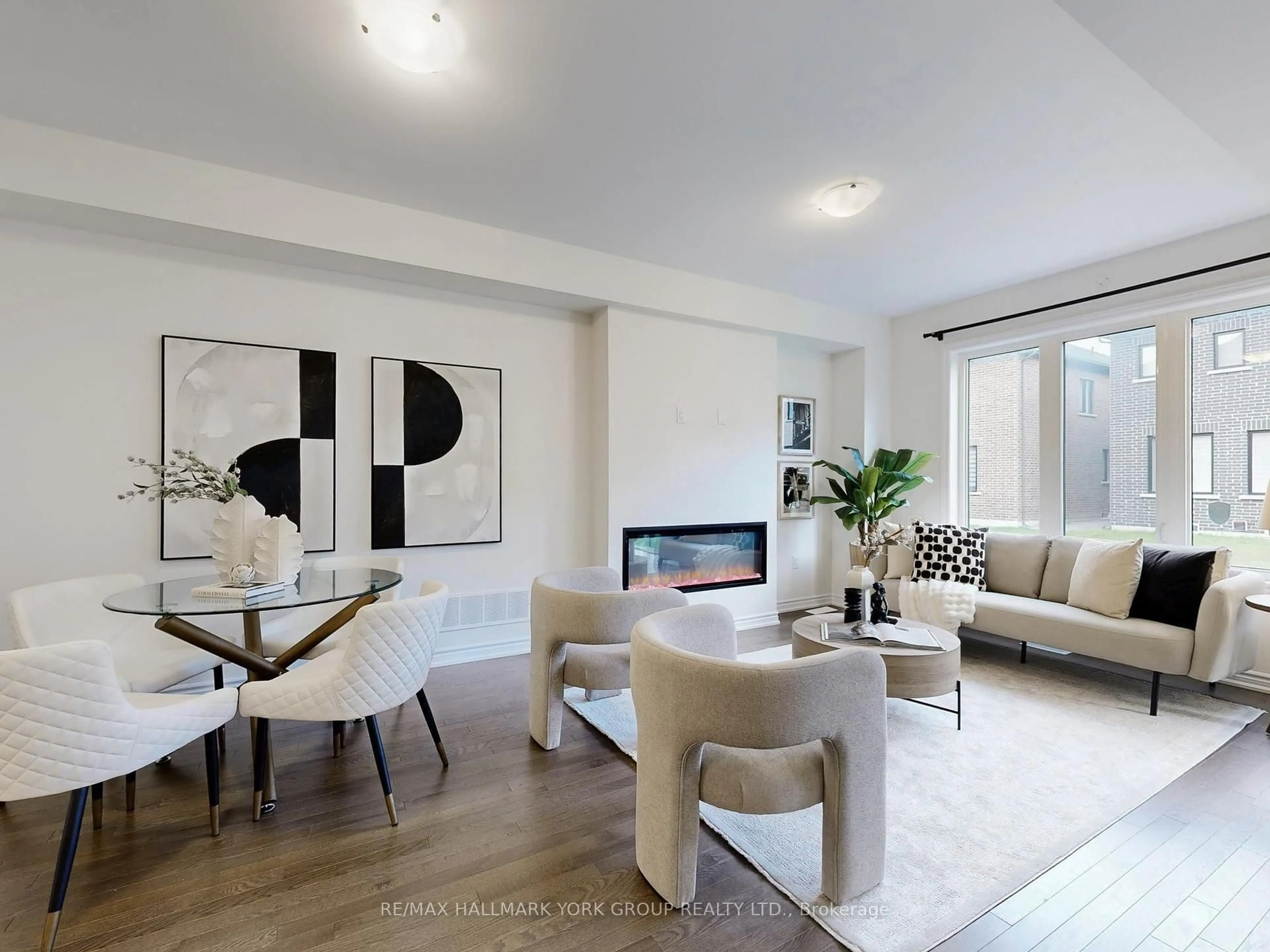 Living room with furniture, unknown for 42 Blick Cres, Aurora Ontario L4G 4A6