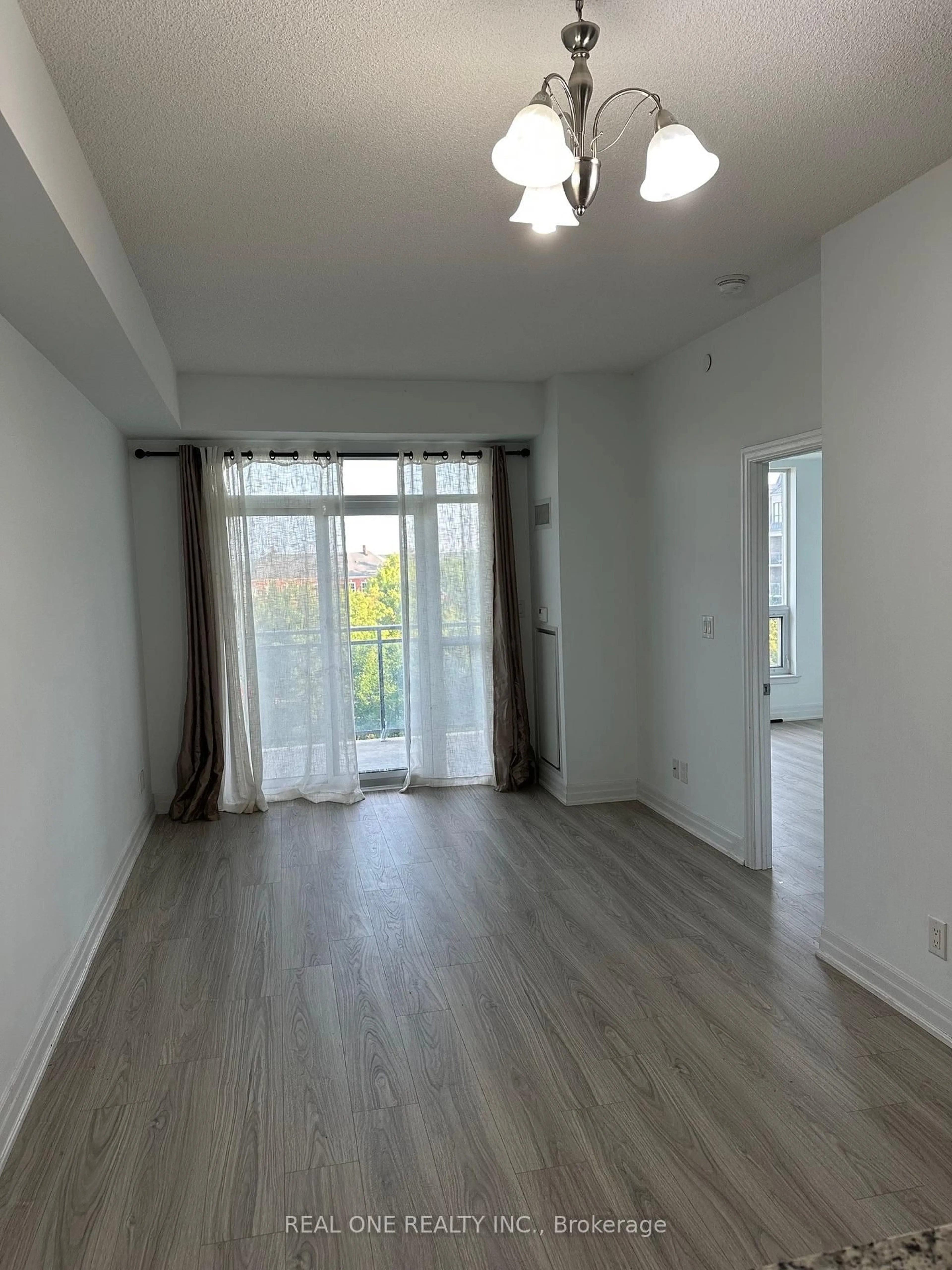 A pic of a room for 111 Civic Square Gate #411, Aurora Ontario L4G 0S6