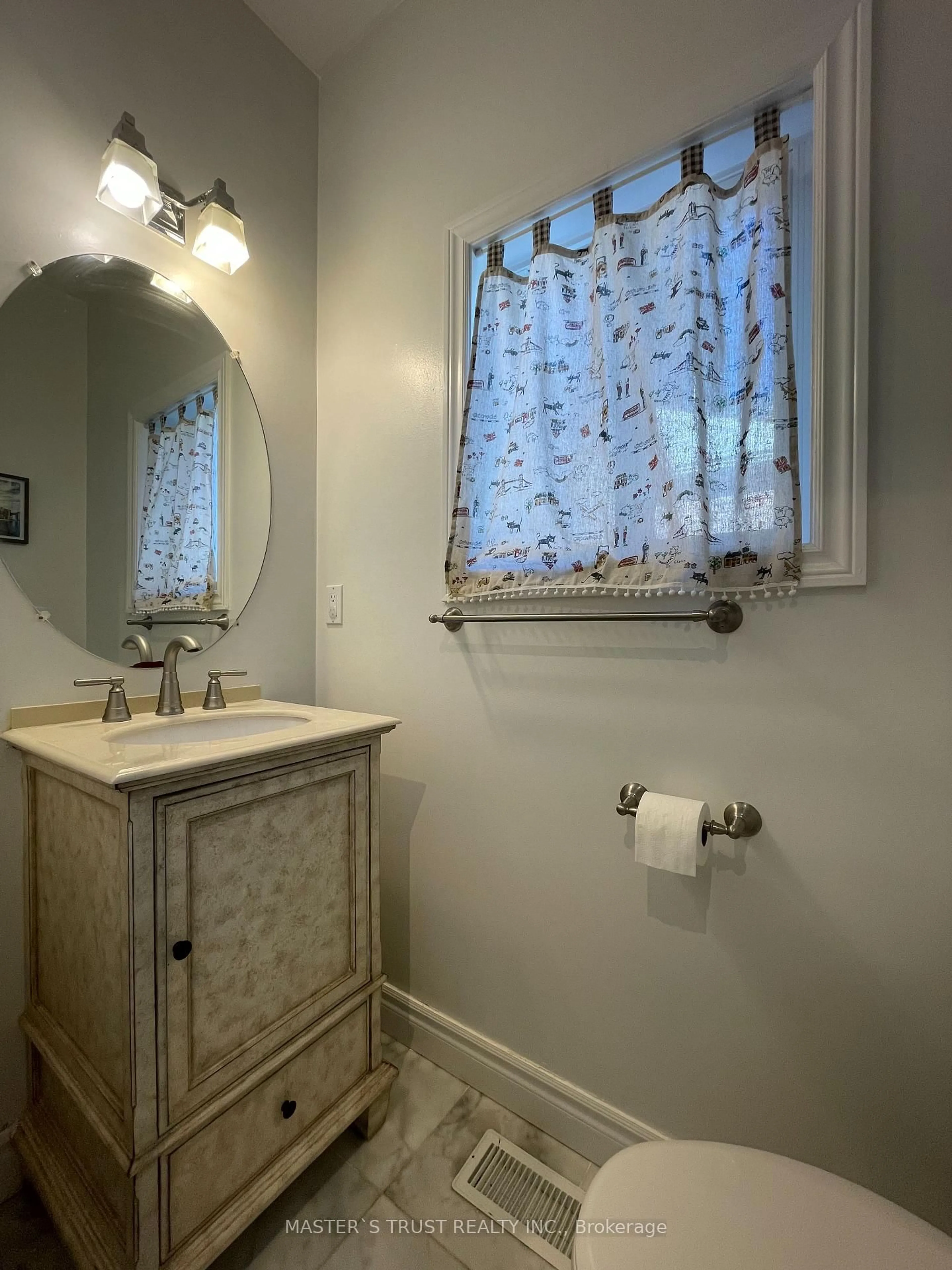 Standard bathroom, ceramic/tile floor for 418 The Bridle Walk, Markham Ontario L6C 2M5