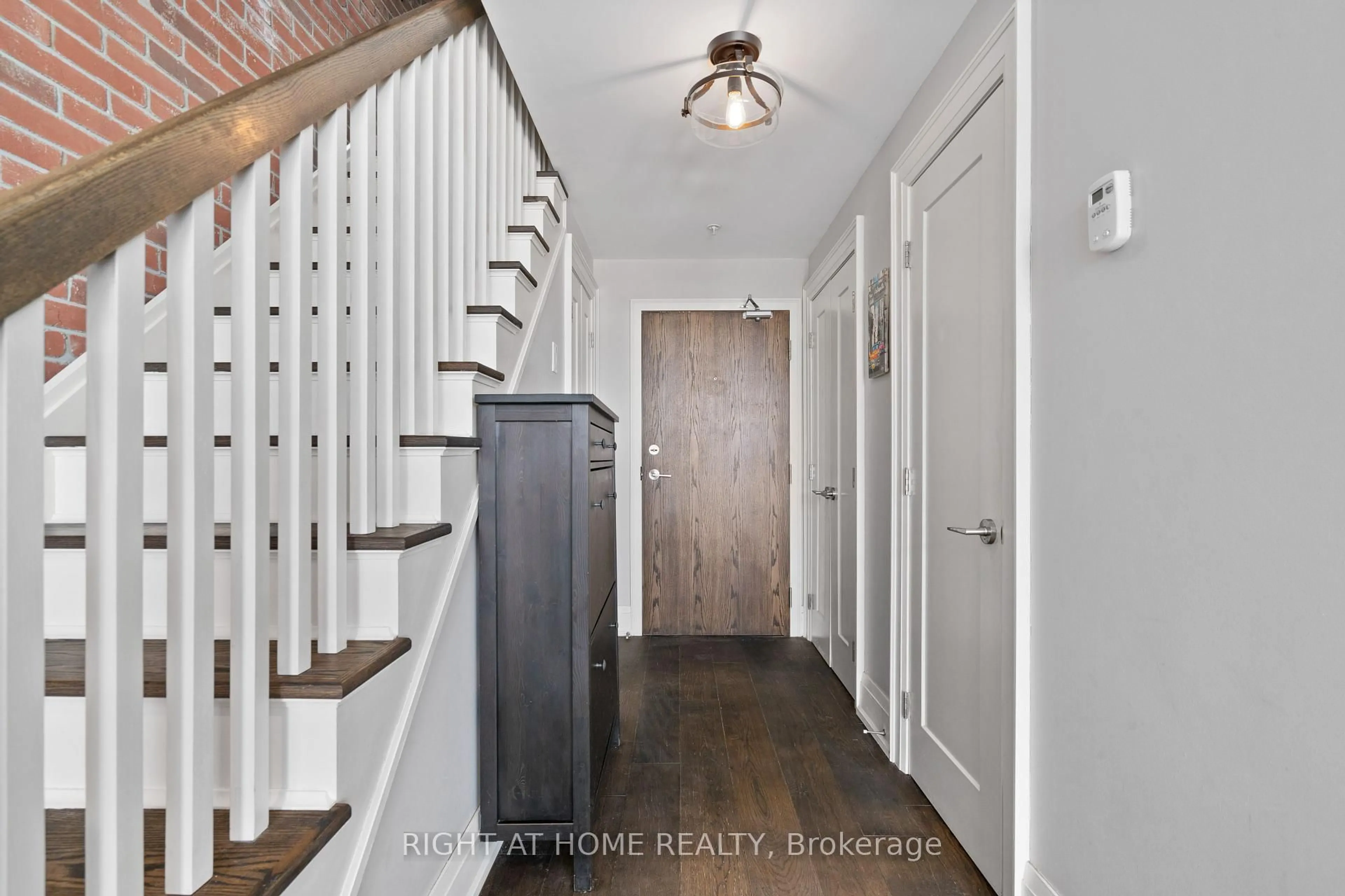 Indoor entryway for 64 Wells St #401, Aurora Ontario L4G 1S9