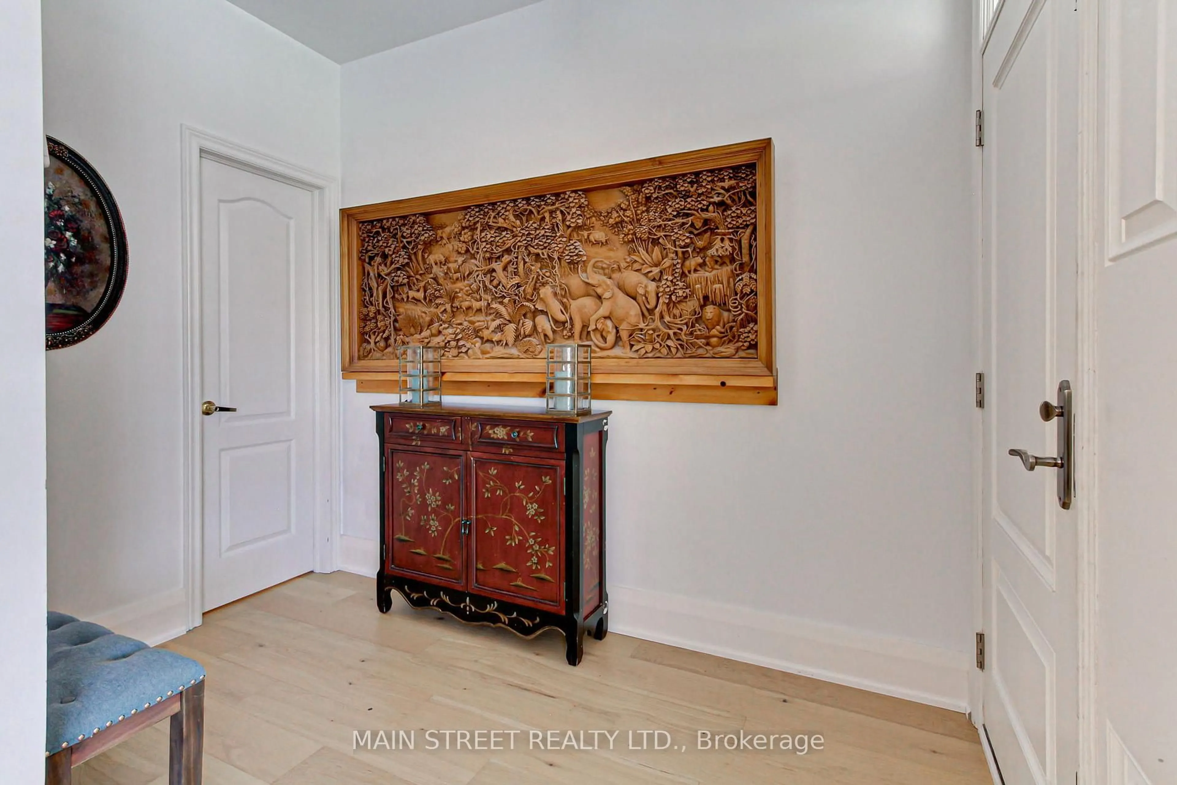 Indoor entryway for 39 Chardonnay Dr, Vaughan Ontario L4J 8R8