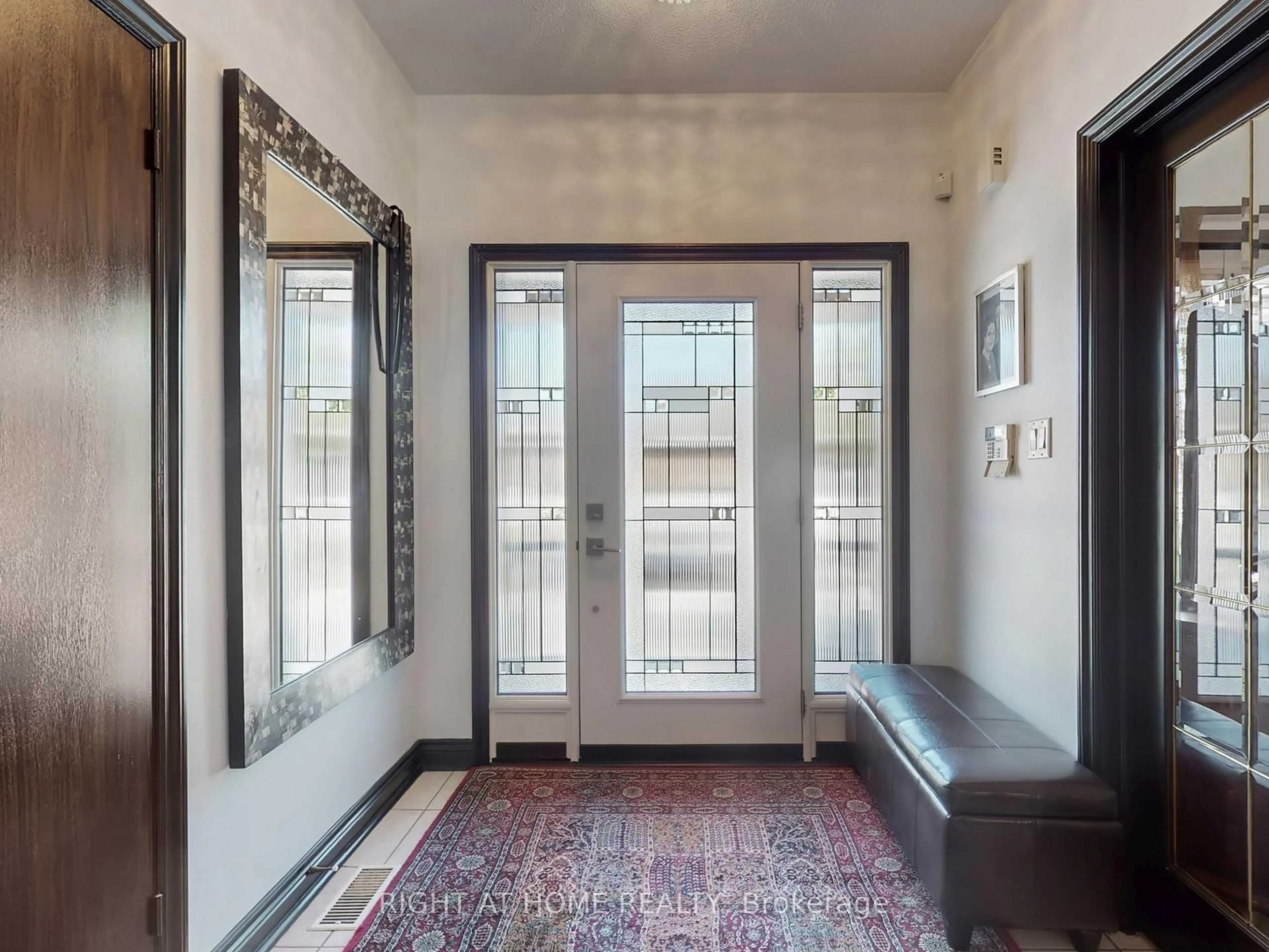 Indoor entryway for 9 Amalfi Crt #14, Vaughan Ontario L4L 9S2