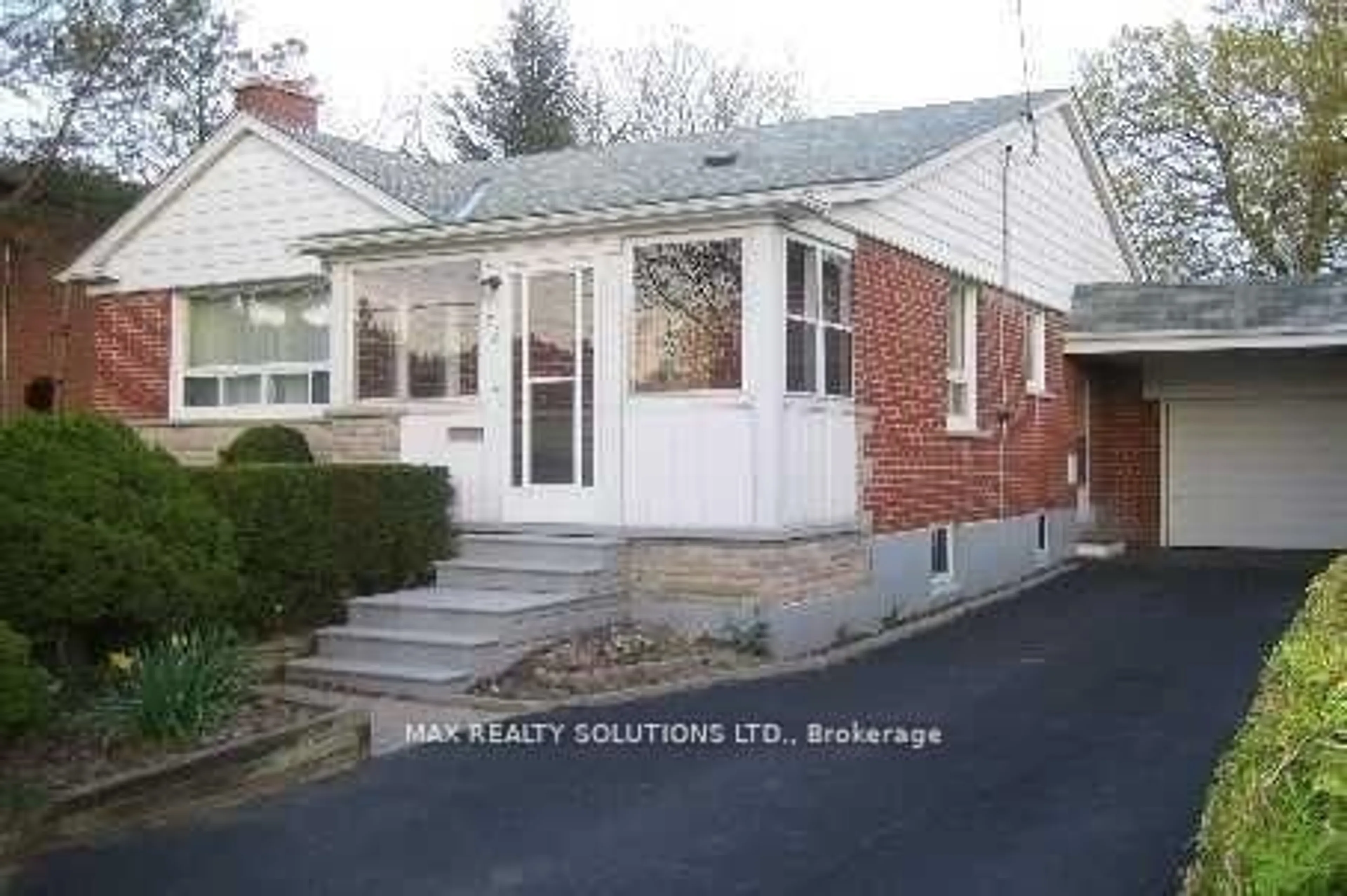Home with brick exterior material, street for 33 Roosevelt Dr, Richmond Hill Ontario L4C 6V1