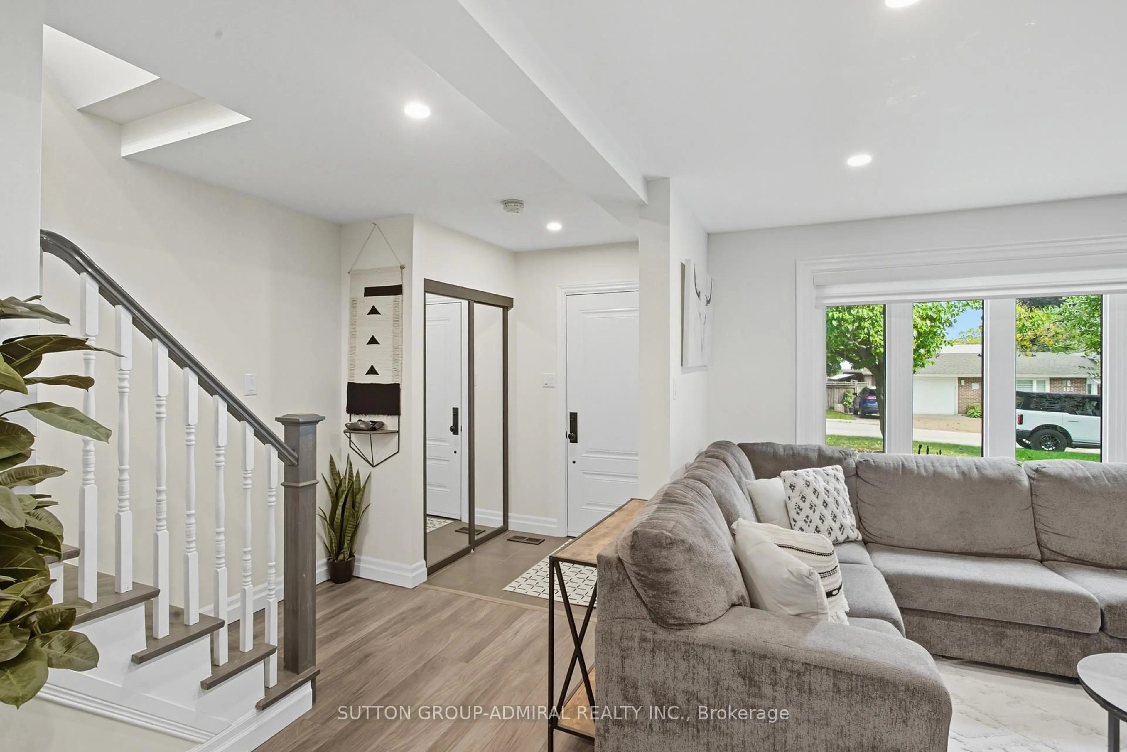 Unknown for 182 Talbot Cres, Newmarket Ontario L3Y 1A3