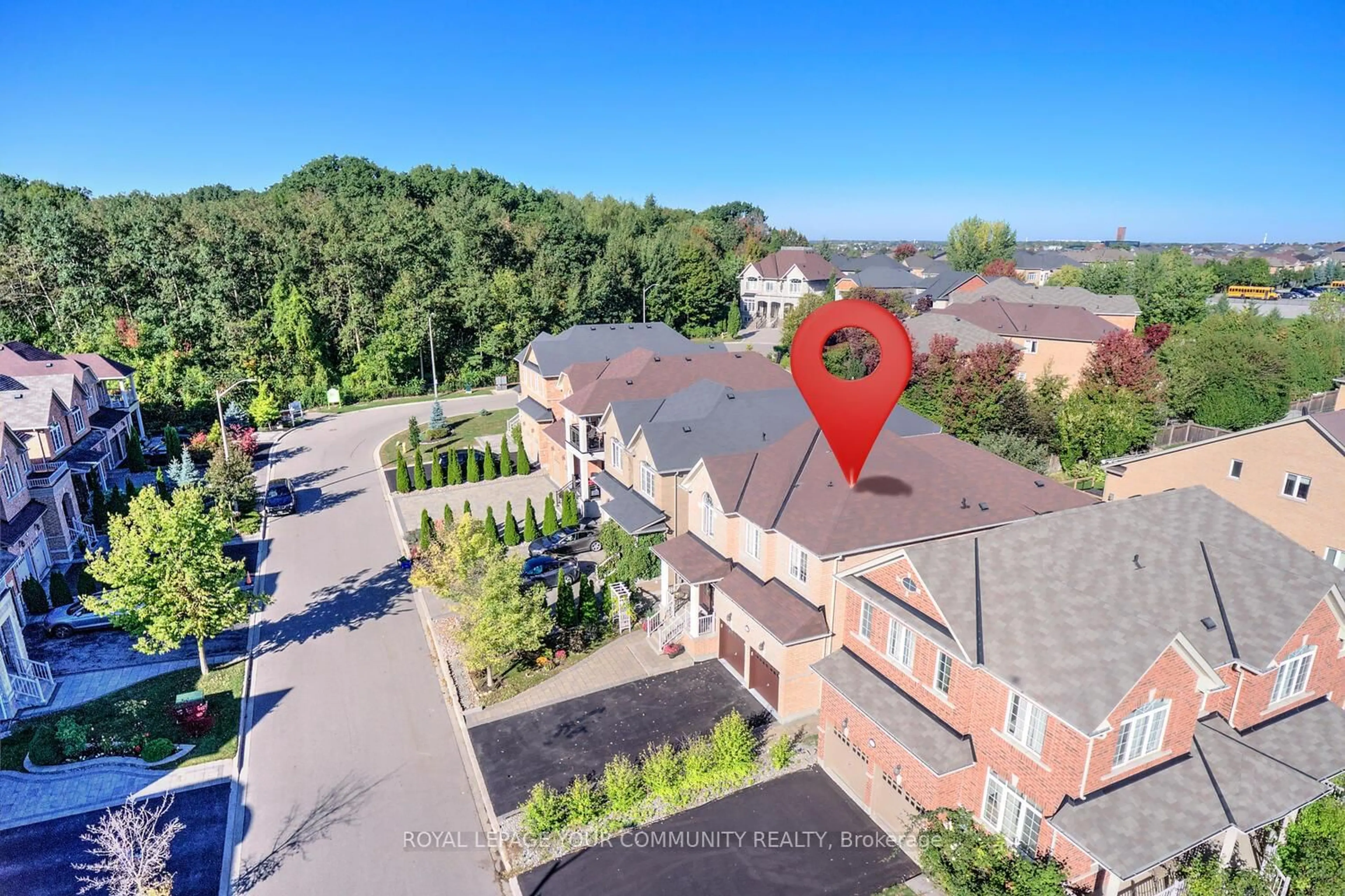 A pic from outside/outdoor area/front of a property/back of a property/a pic from drone, unknown for 6 Halo Crt, Vaughan Ontario L6A 4L3