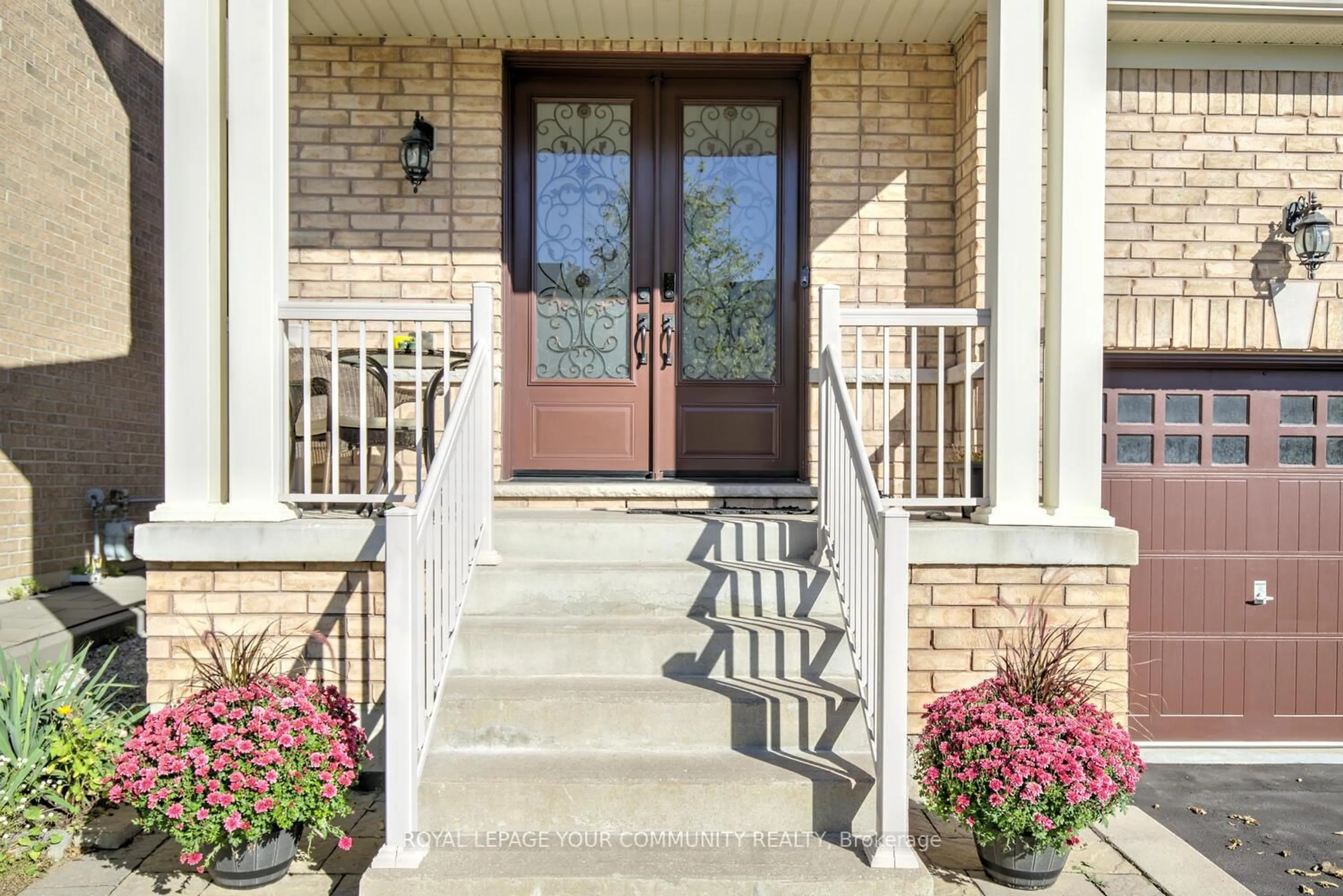 Indoor entryway for 6 Halo Crt, Vaughan Ontario L6A 4L3