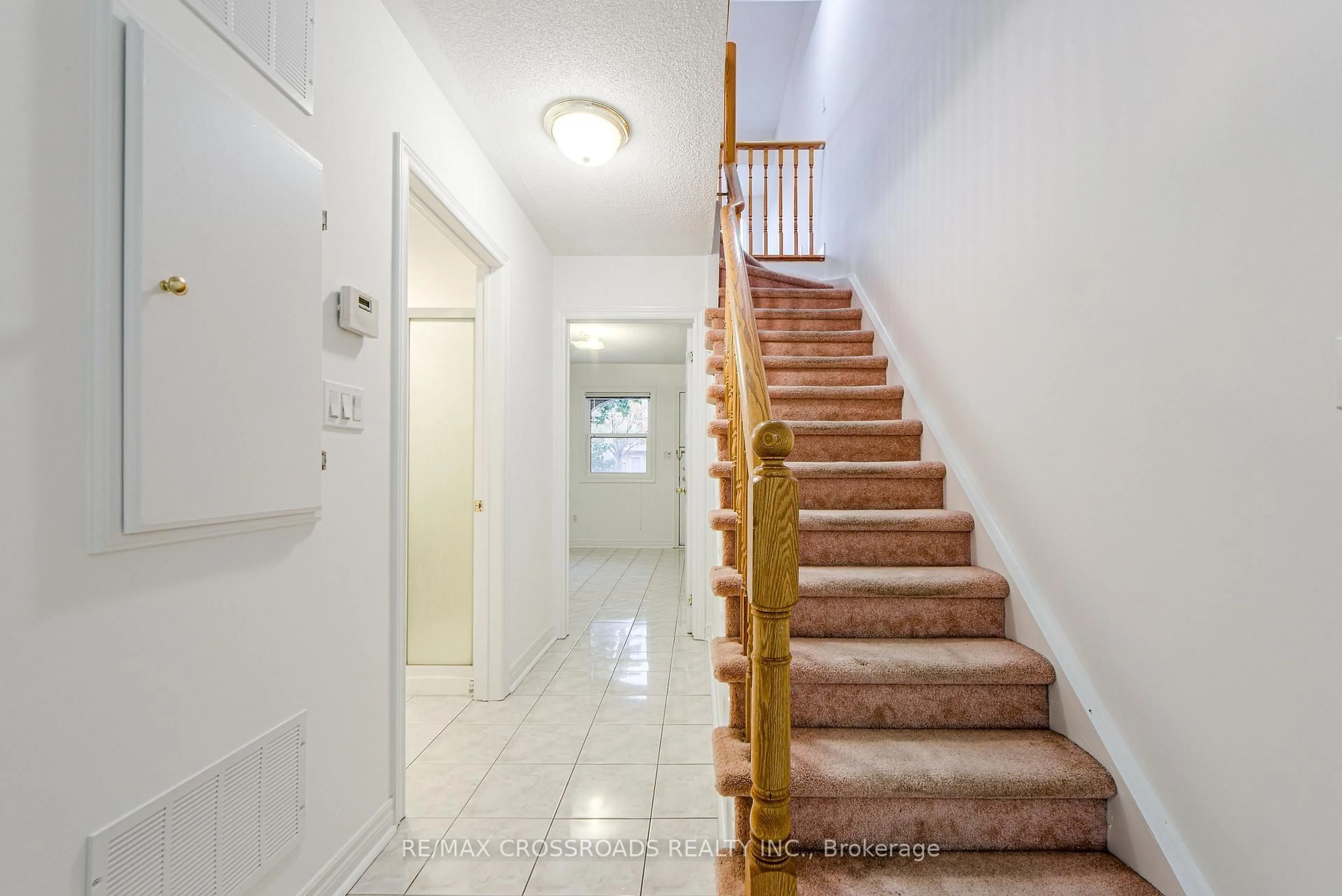 Unknown for 111 Pond Dr, Markham Ontario L3T 7V5
