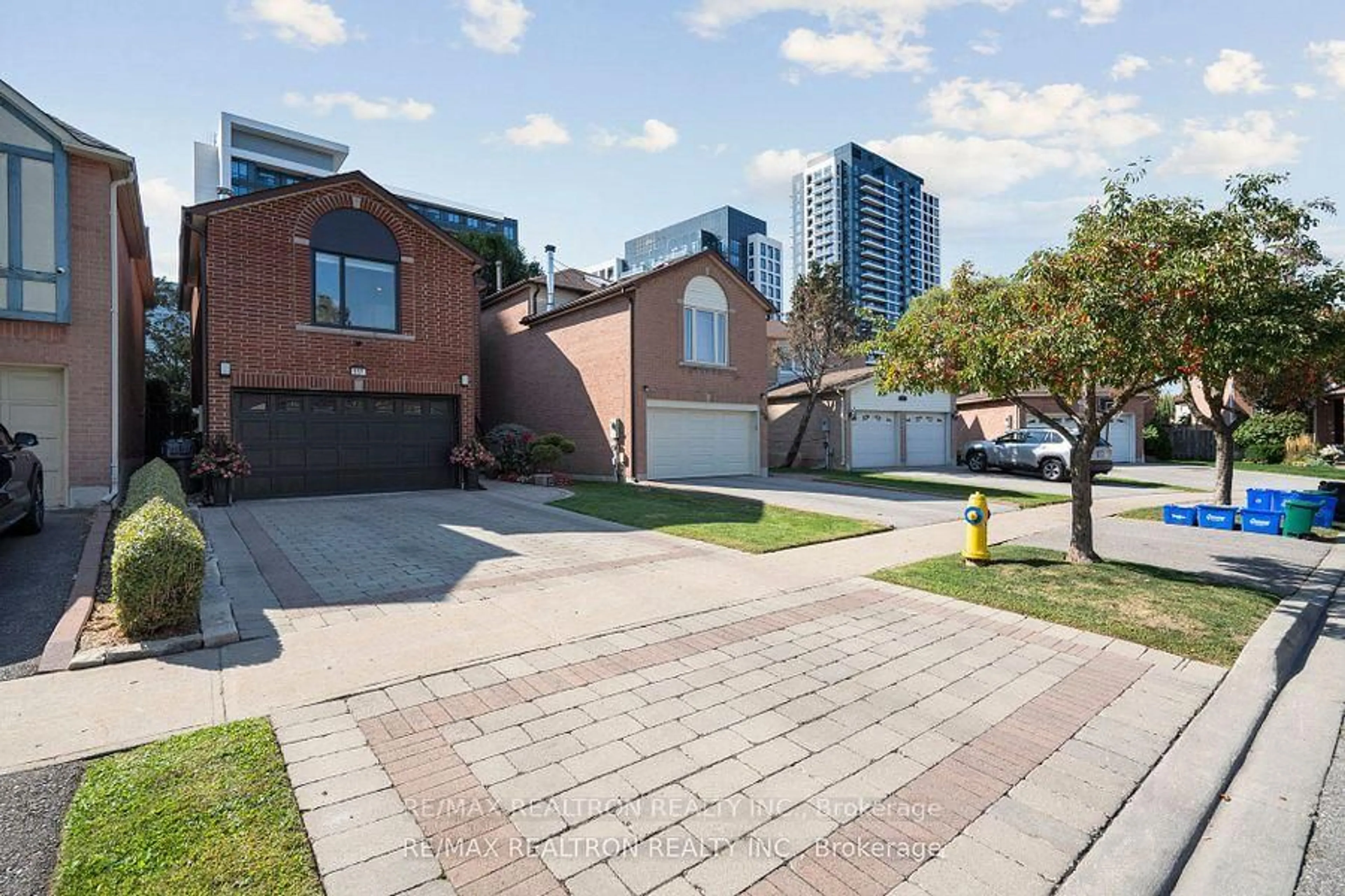 A pic from outside/outdoor area/front of a property/back of a property/a pic from drone, street for 117 Glen Cres, Vaughan Ontario L4J 4W3