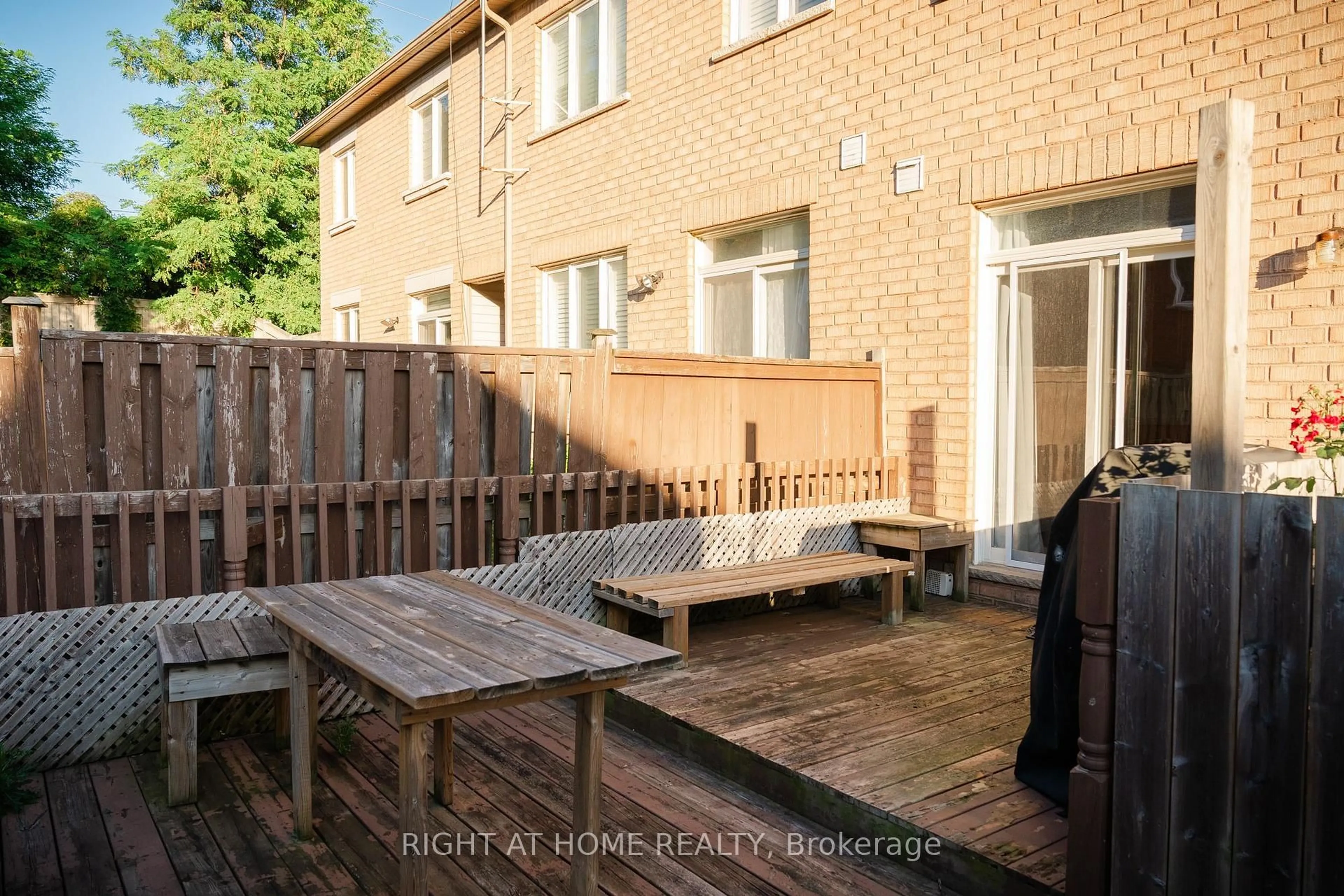 Patio, street for 8 Townwood Dr #29, Richmond Hill Ontario L4E 4X9