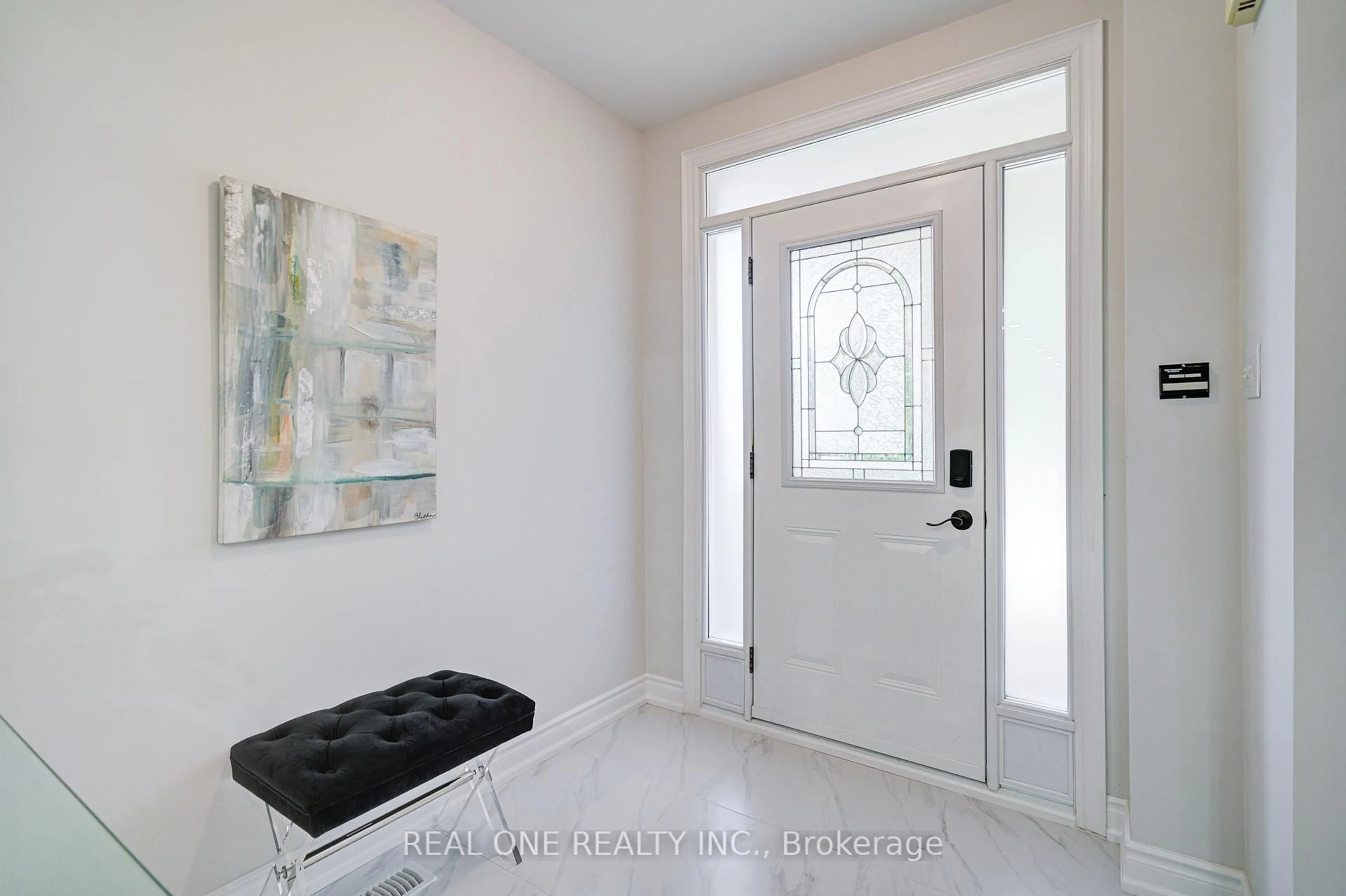 Indoor entryway for 32 Frobisher St, Richmond Hill Ontario L4B 4H7