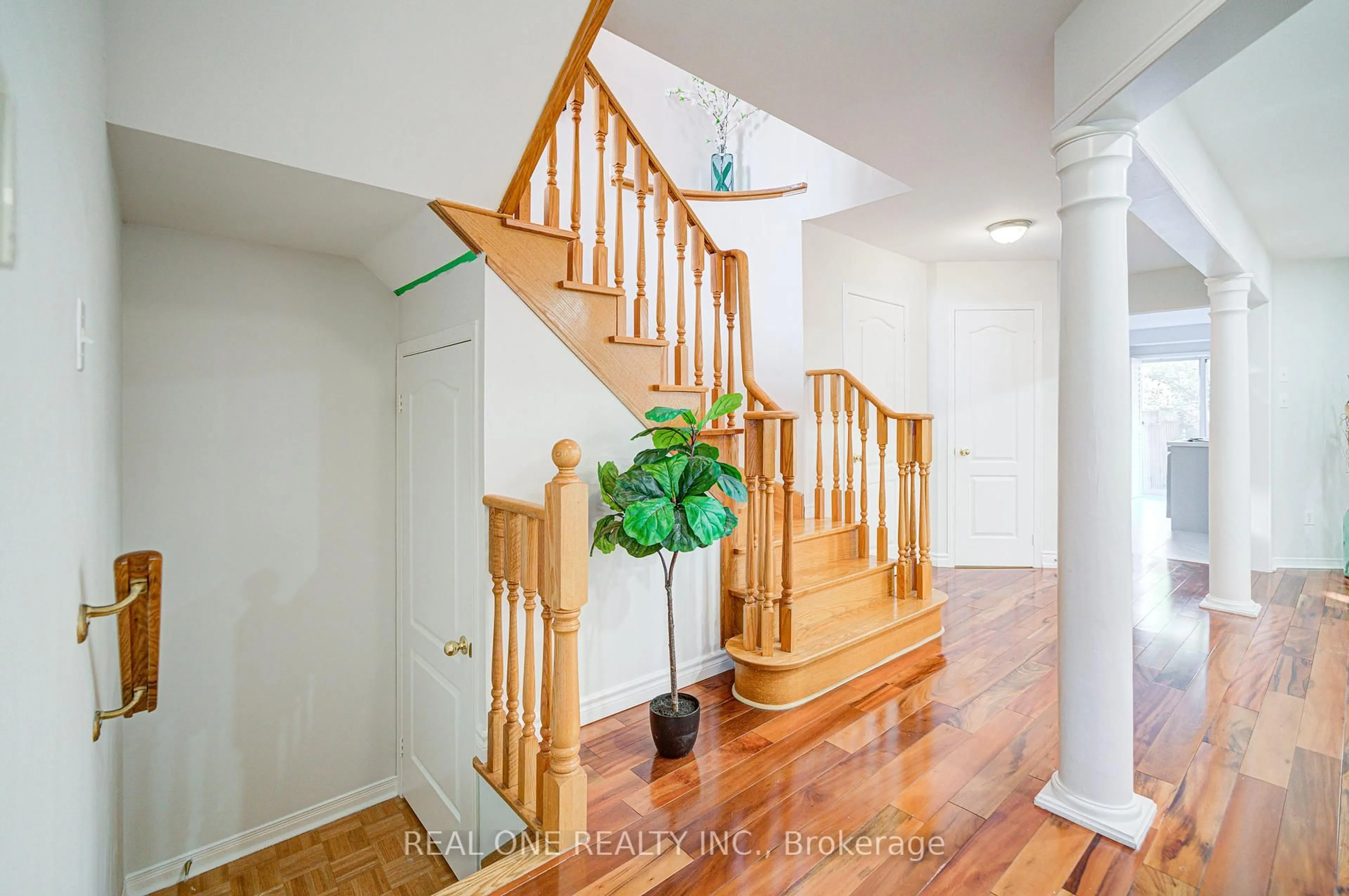 Unknown for 32 Frobisher St, Richmond Hill Ontario L4B 4H7