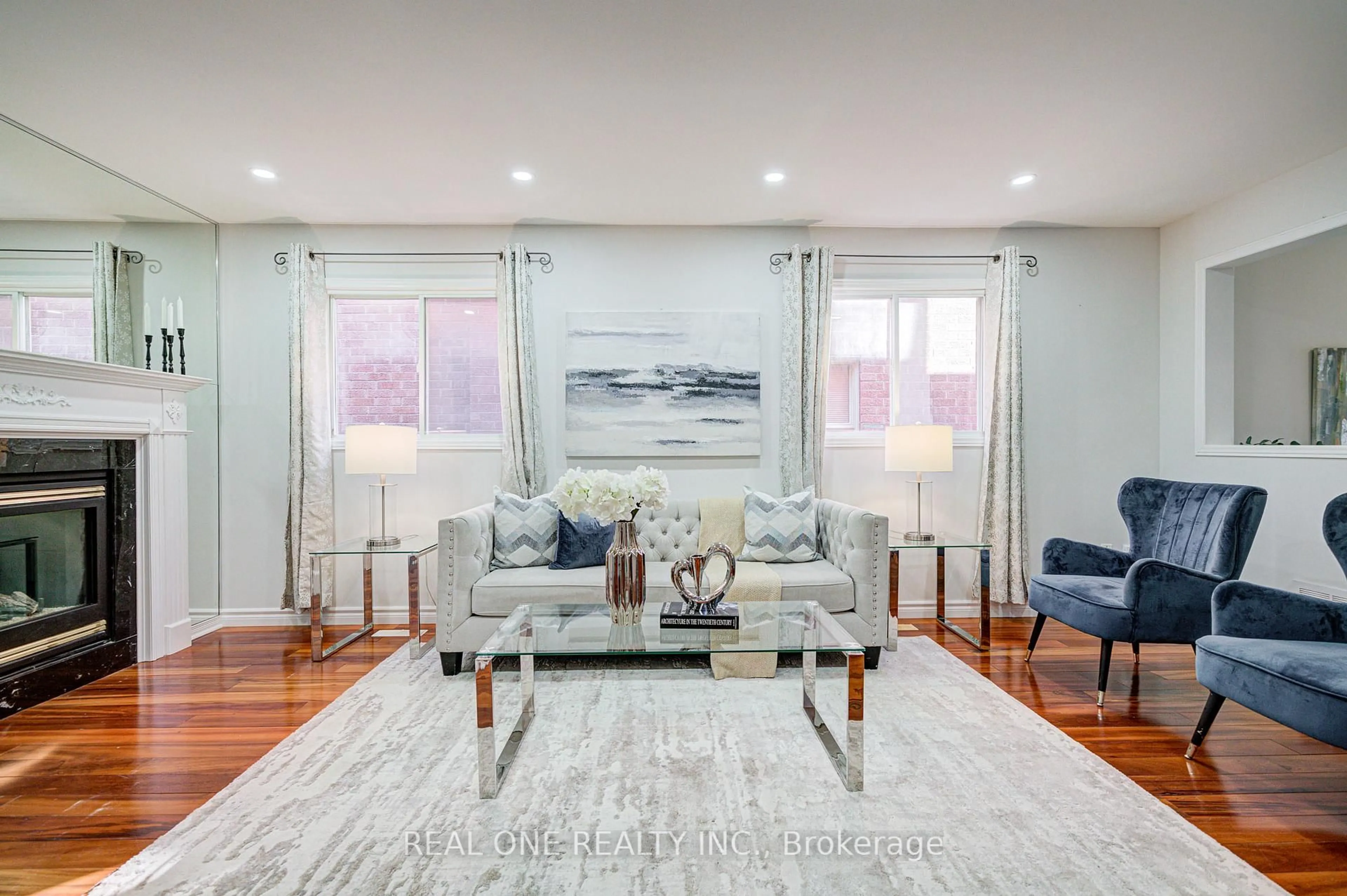 Living room with furniture, unknown for 32 Frobisher St, Richmond Hill Ontario L4B 4H7