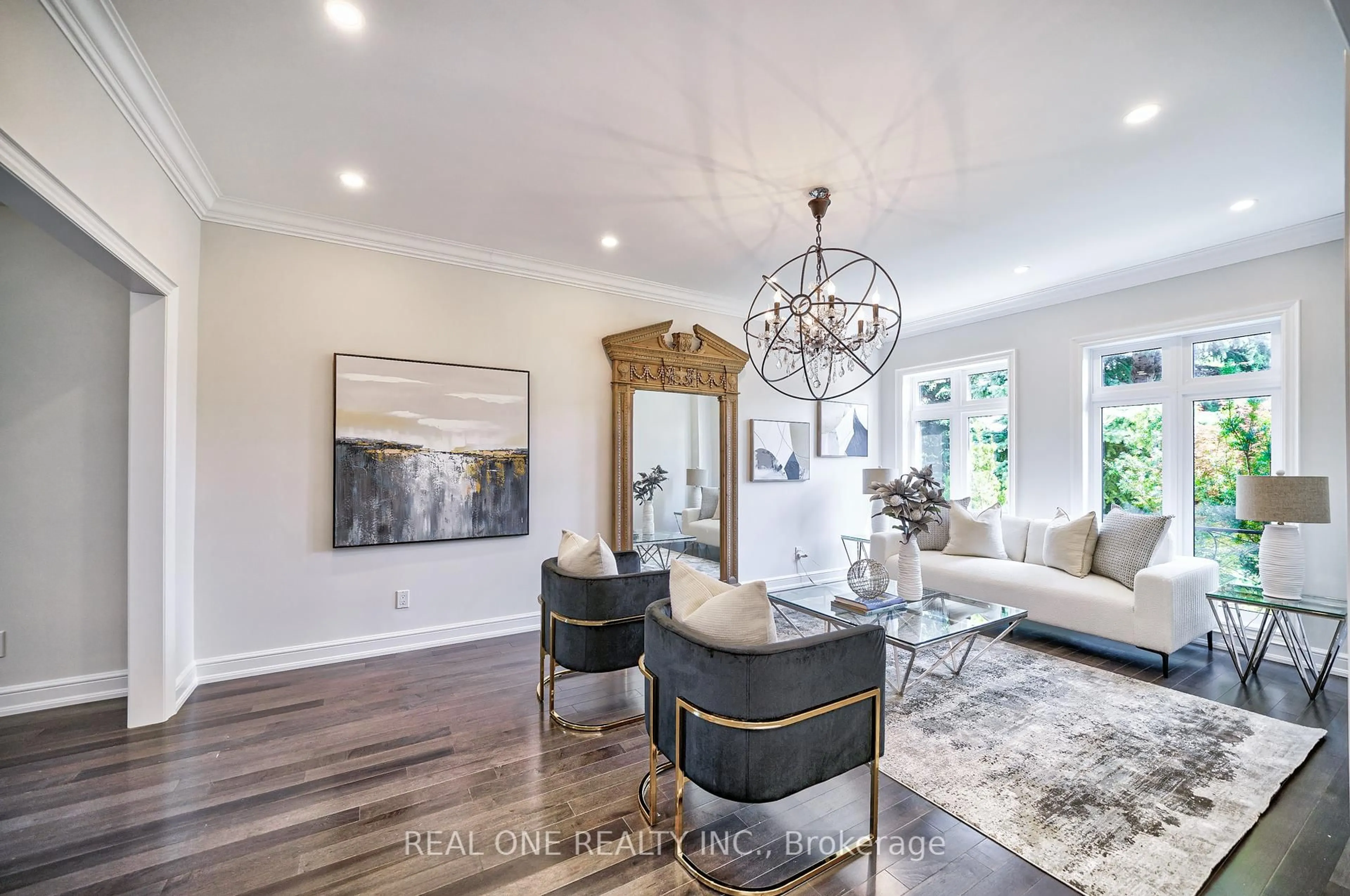 Living room with furniture, wood/laminate floor for 26 Clarendon Dr, Richmond Hill Ontario L4B 3Z5
