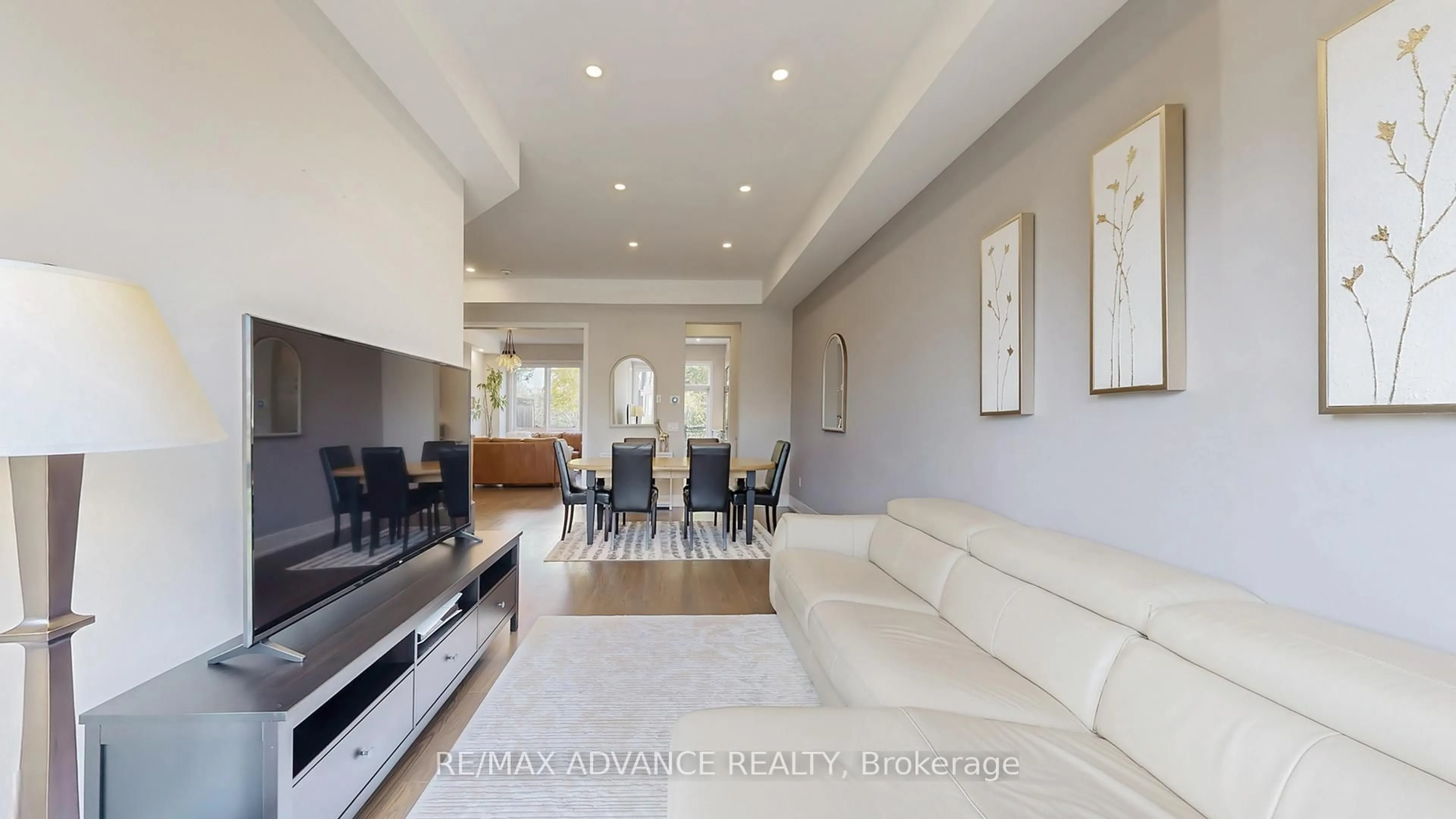 Living room with furniture, unknown for 32 Crestridge Dr, Vaughan Ontario L4J 0K1
