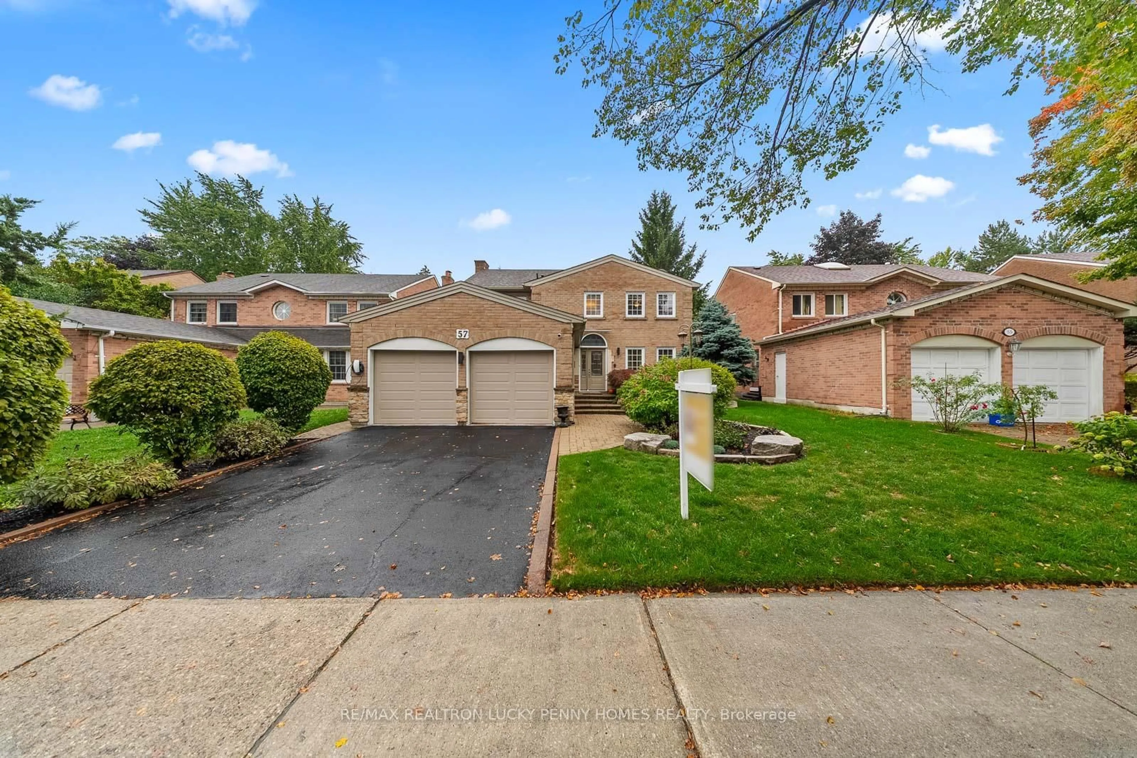 A pic from outside/outdoor area/front of a property/back of a property/a pic from drone, street for 57 Longwater Chse, Markham Ontario L3R 4A7