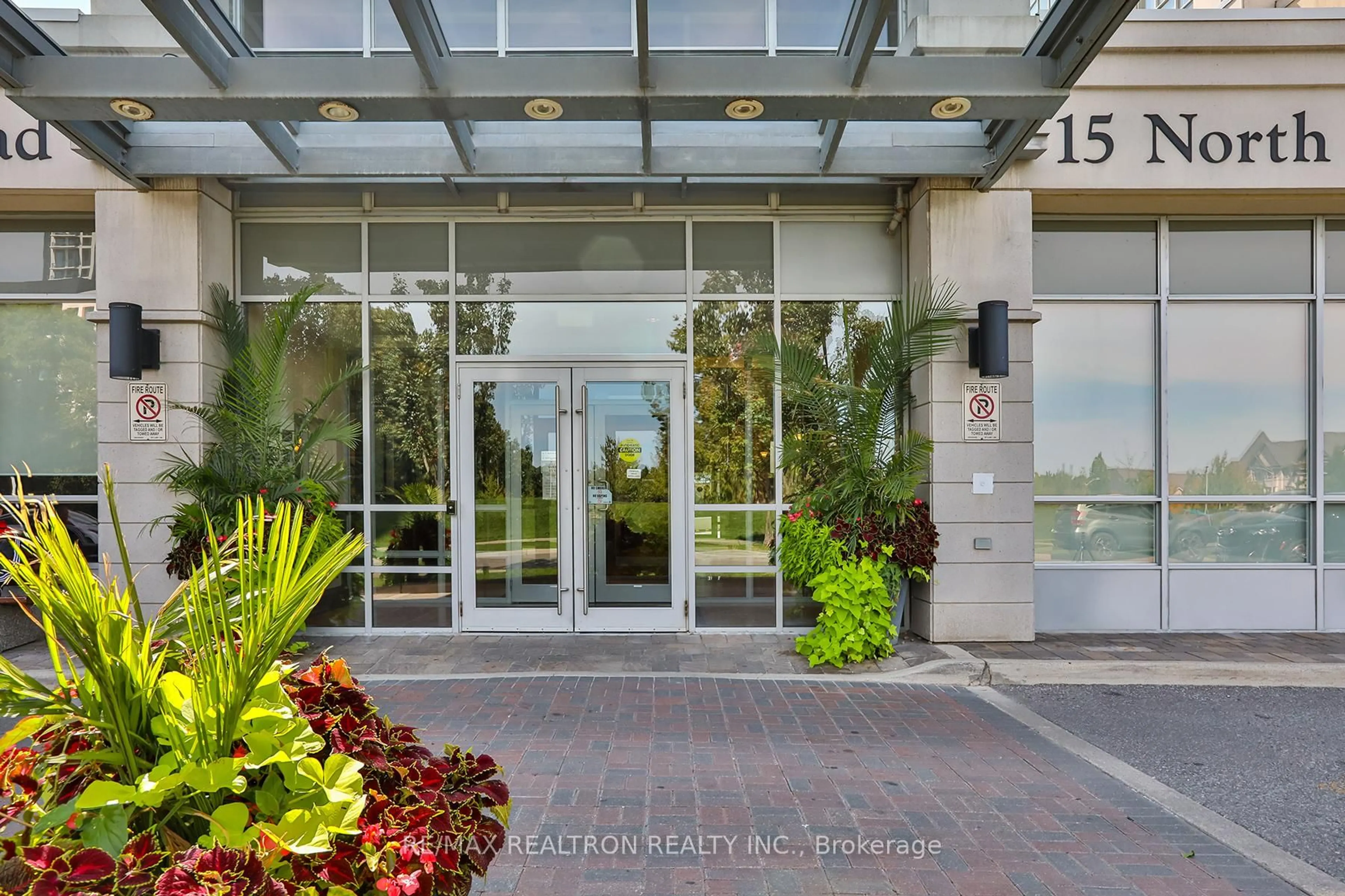 Indoor foyer for 7 North Park Rd #404, Vaughan Ontario L4J 0C9