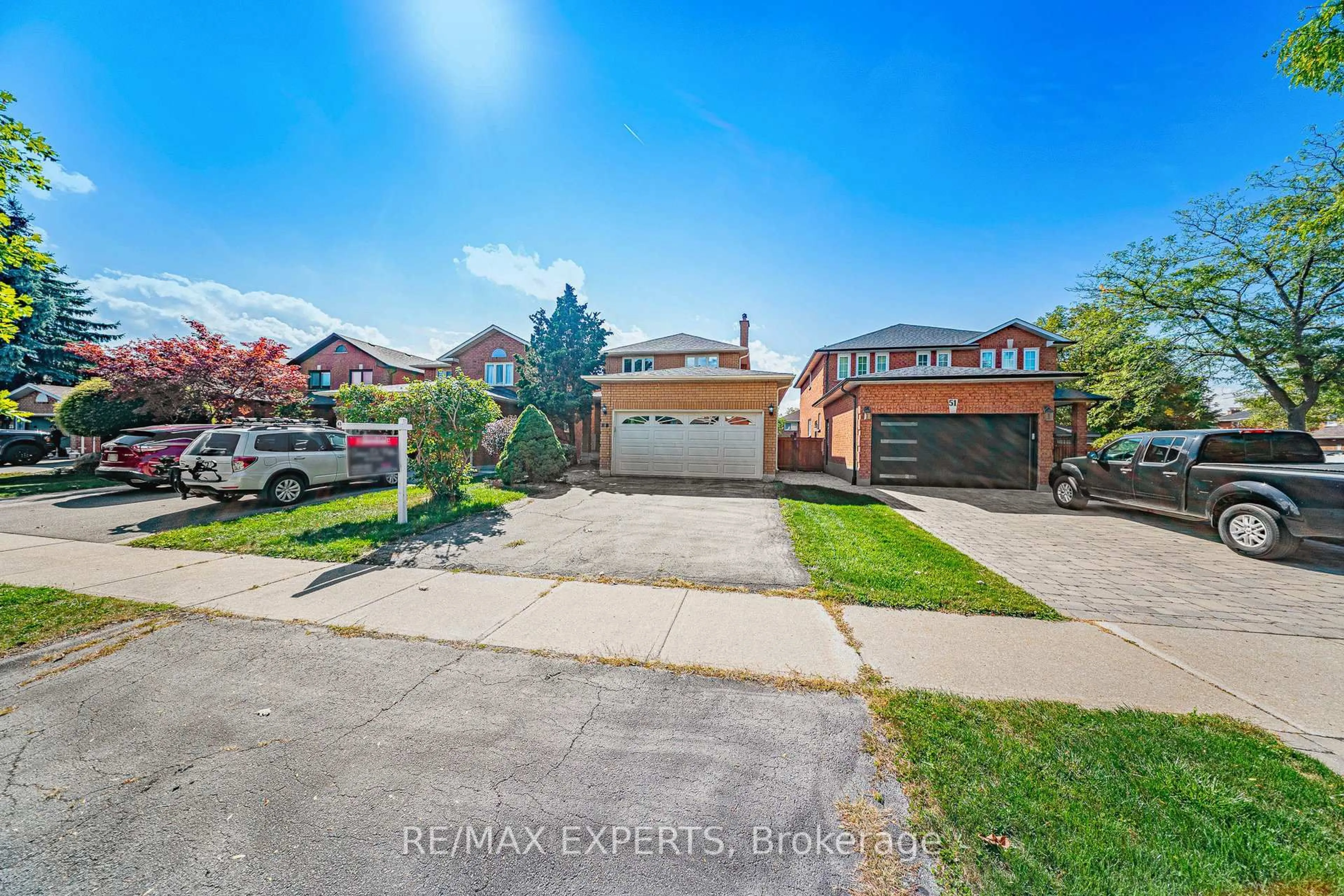 A pic from outside/outdoor area/front of a property/back of a property/a pic from drone, street for 47 Velvet Cres, Vaughan Ontario L4L 5E8
