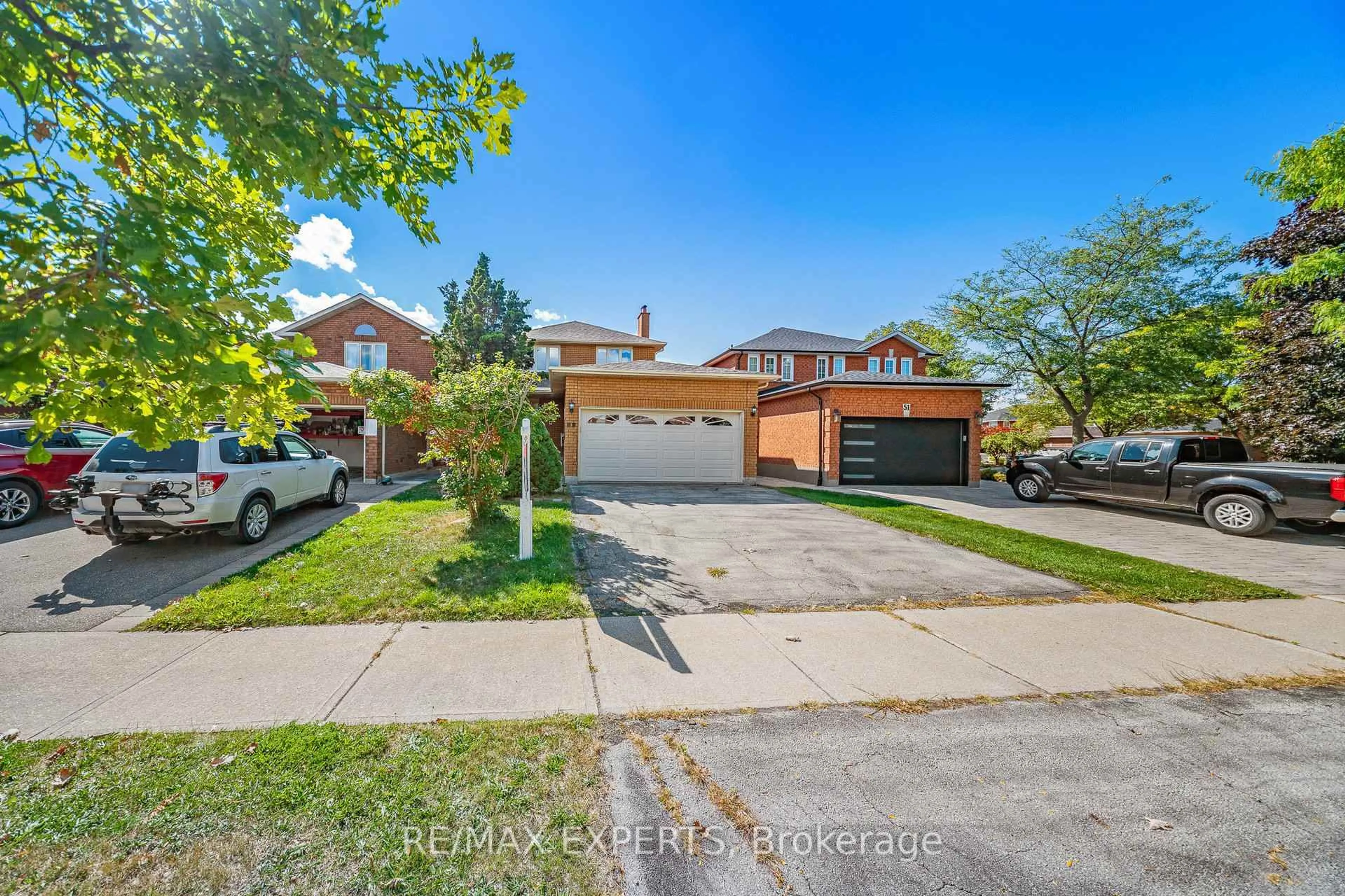 A pic from outside/outdoor area/front of a property/back of a property/a pic from drone, street for 47 Velvet Cres, Vaughan Ontario L4L 5E8