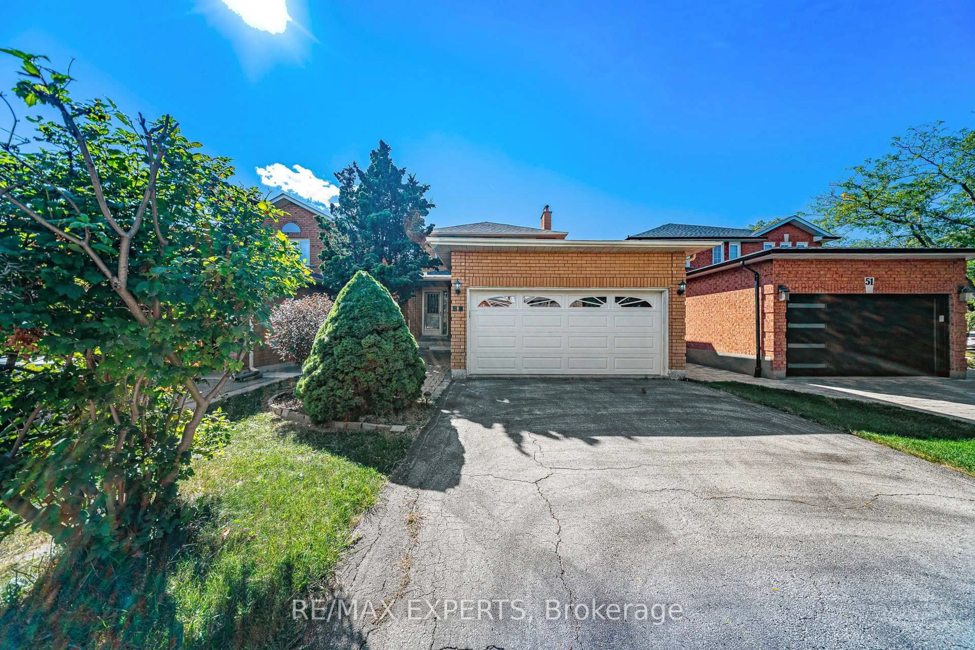 A pic from outside/outdoor area/front of a property/back of a property/a pic from drone, street for 47 Velvet Cres, Vaughan Ontario L4L 5E8