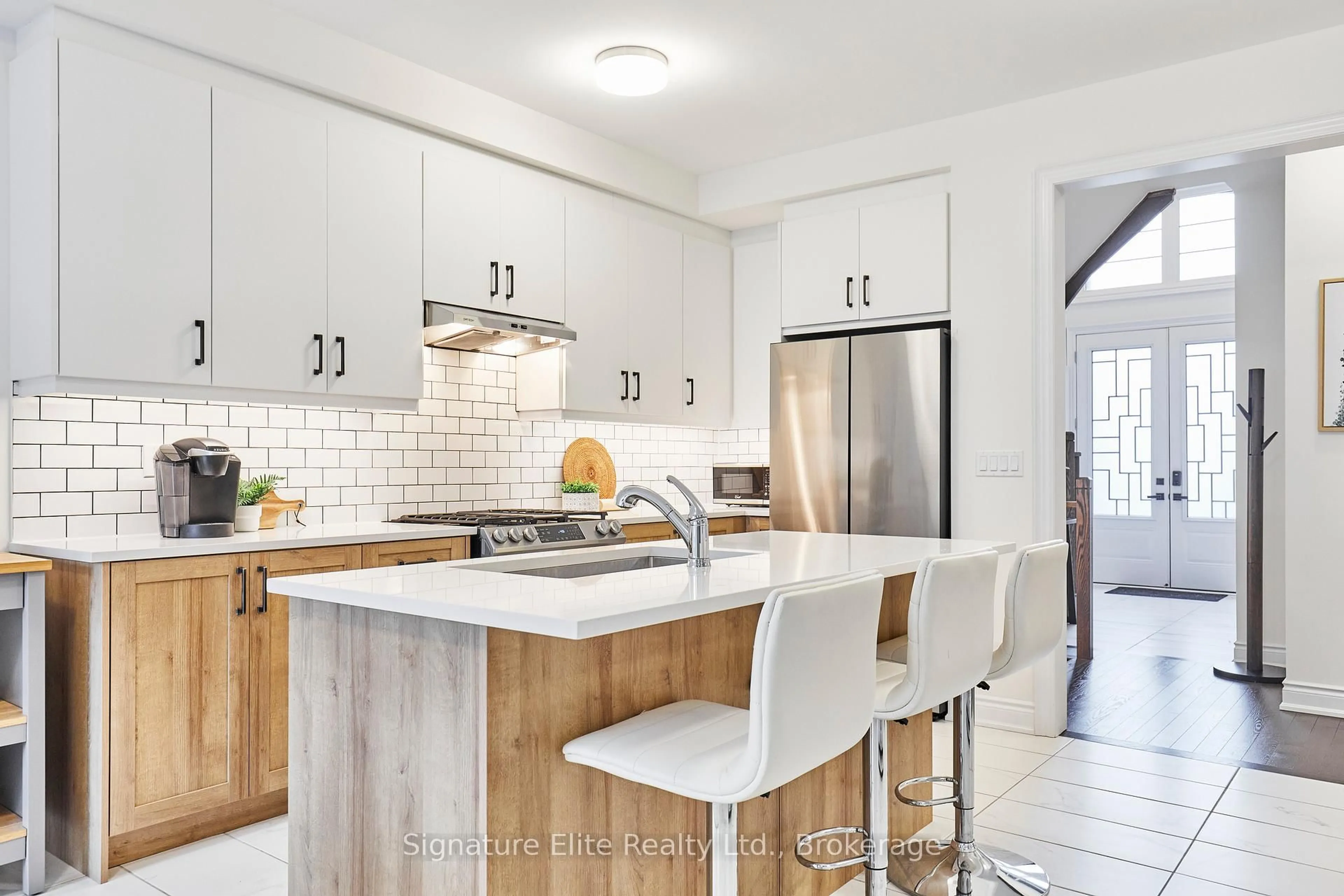 Open concept kitchen, ceramic/tile floor for 1344 Blackmore St, Innisfil Ontario L9S 0J8