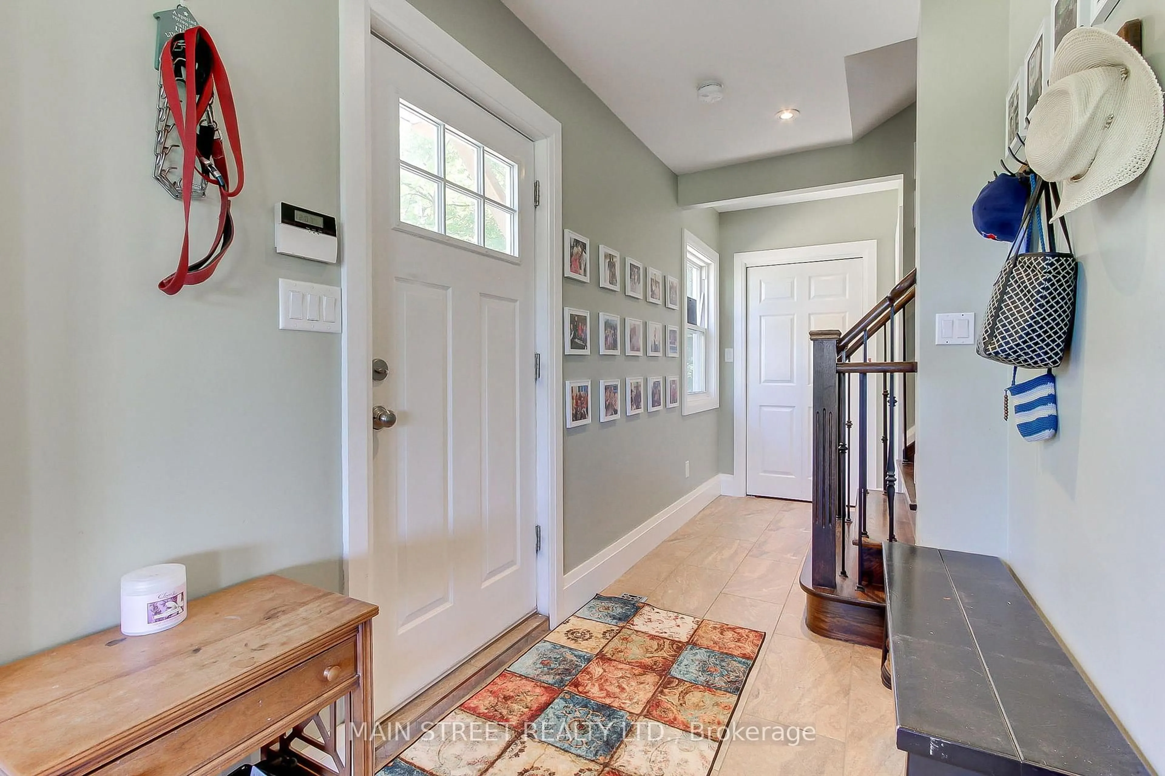 Indoor entryway for 315 Cotter St, Newmarket Ontario L3Y 3X9